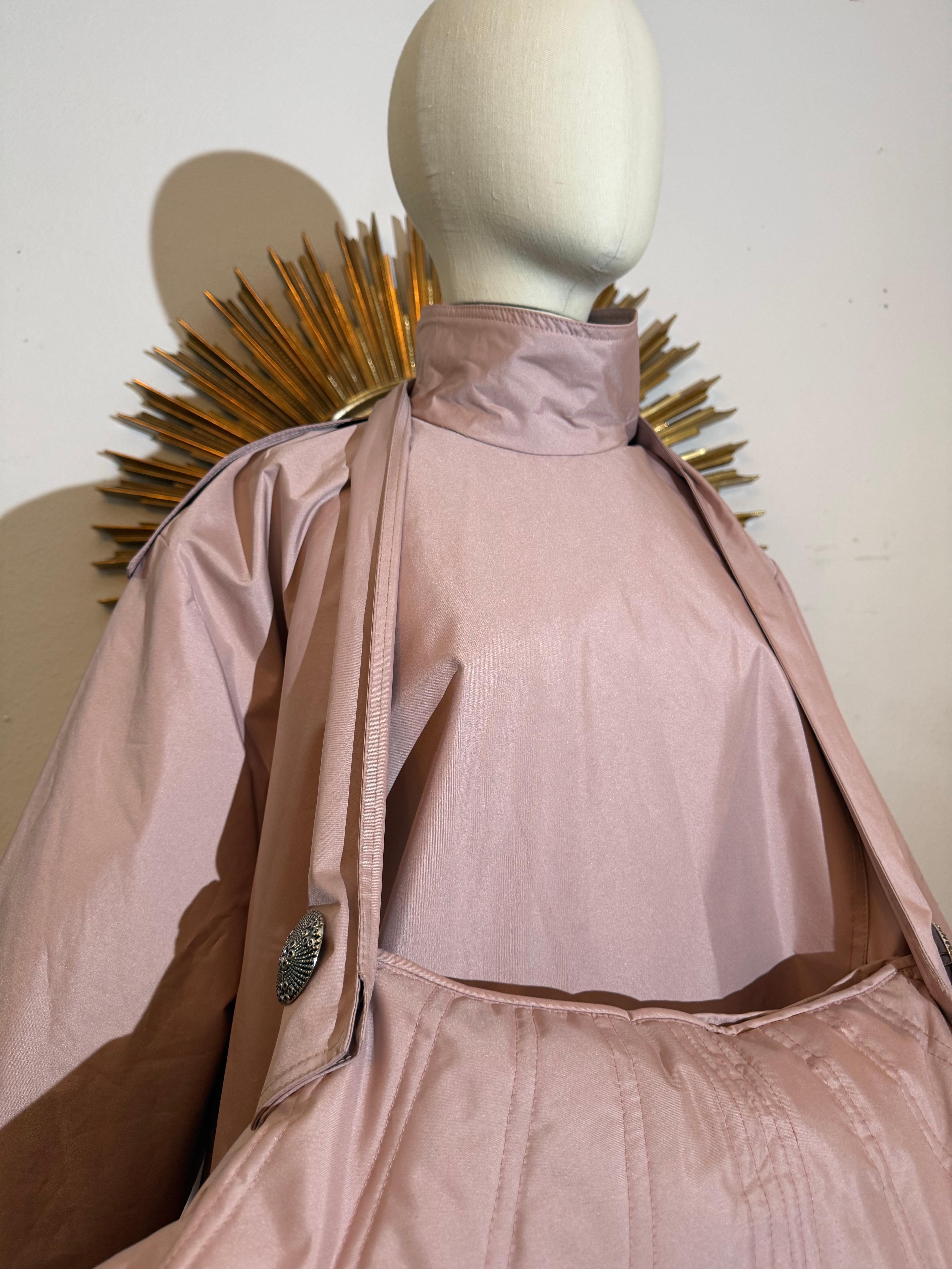 Custom Made Mauve Silk Weatherized Trapeze Coat w Matching Shoulderbag Handbag For Sale 11