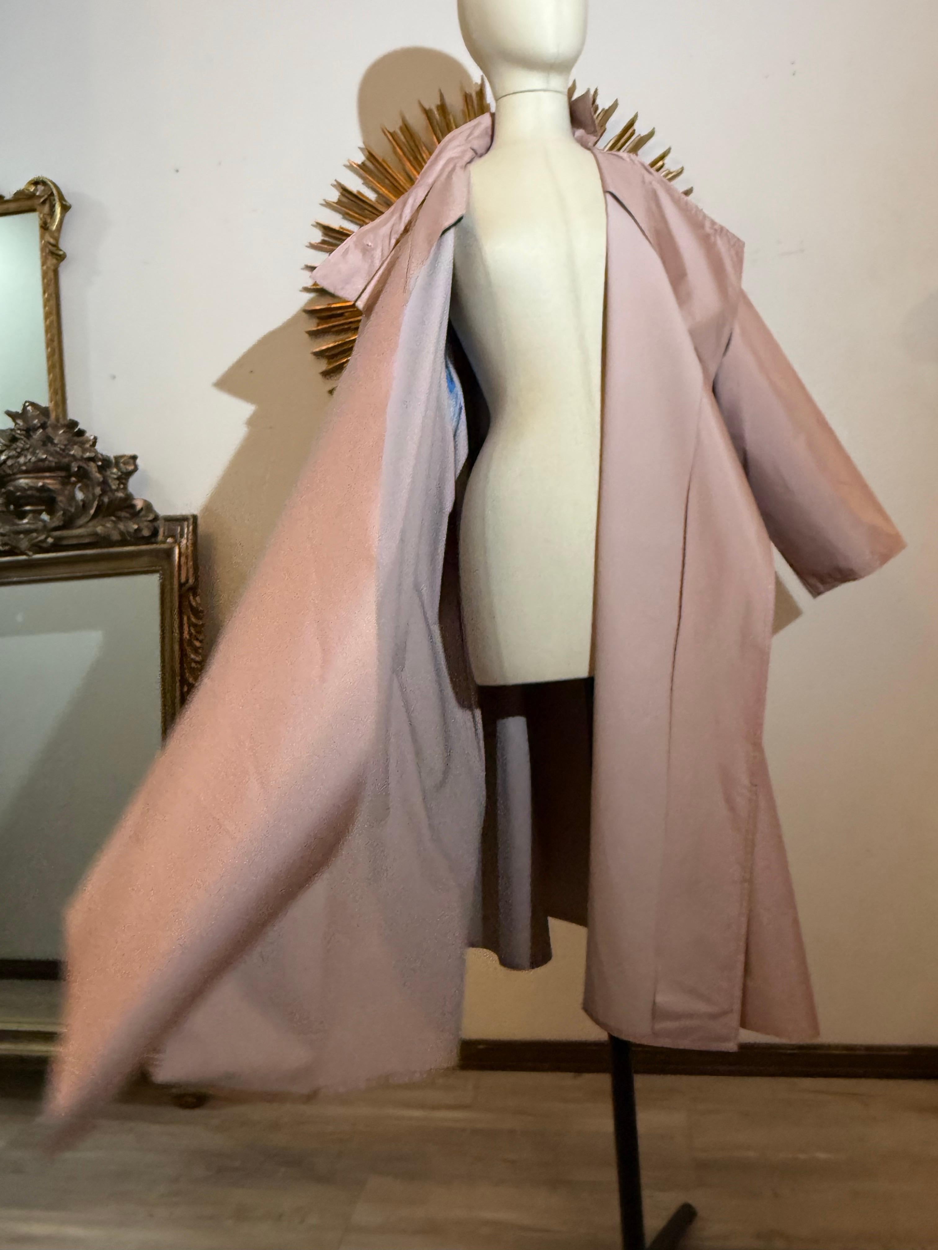 Custom Made Mauve Silk Weatherized Trapeze Coat w Matching Shoulderbag Handbag For Sale 15