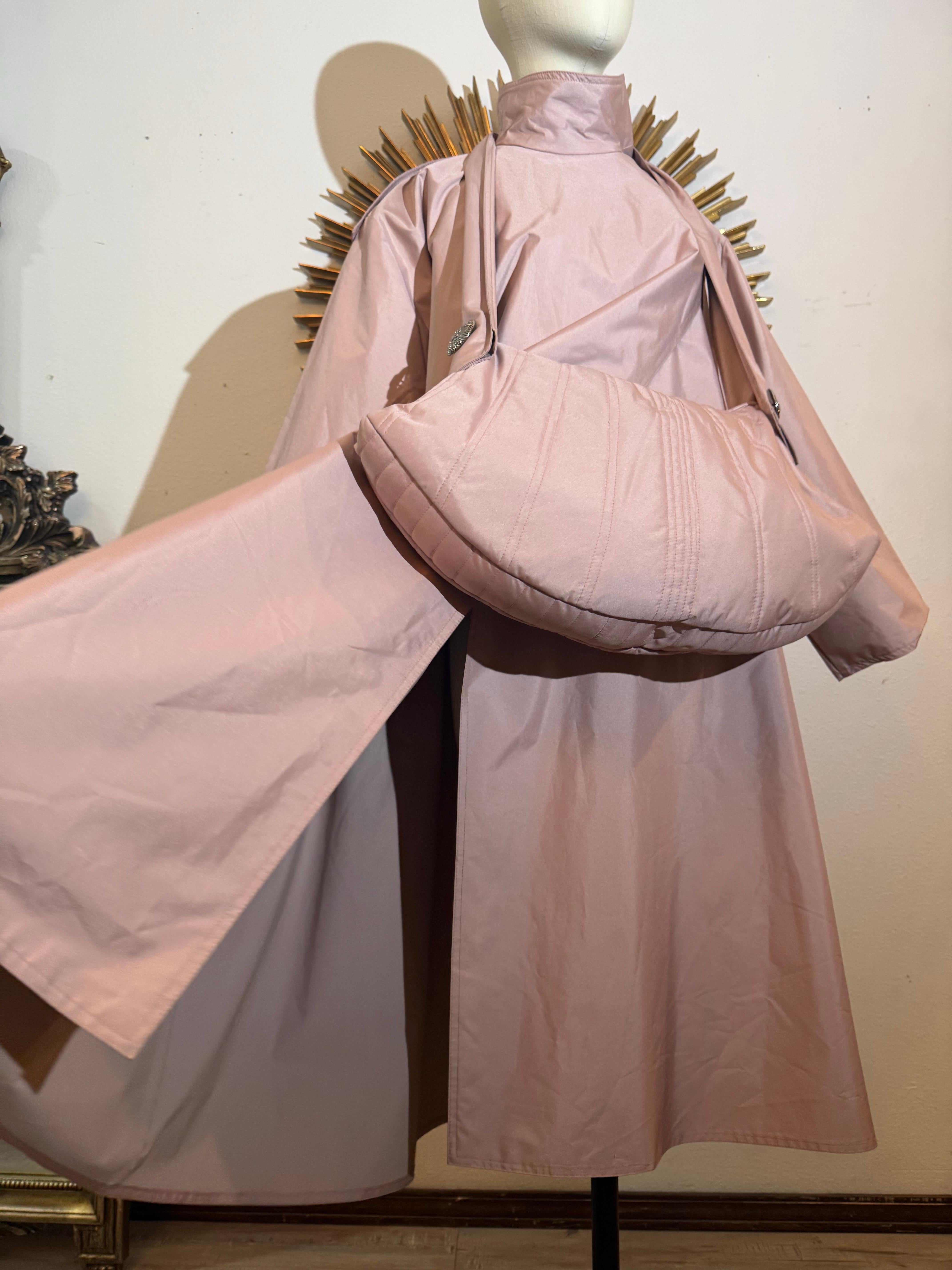 Custom Made Mauve Silk Weatherized Trapeze Coat w Matching Shoulderbag Handbag For Sale 4