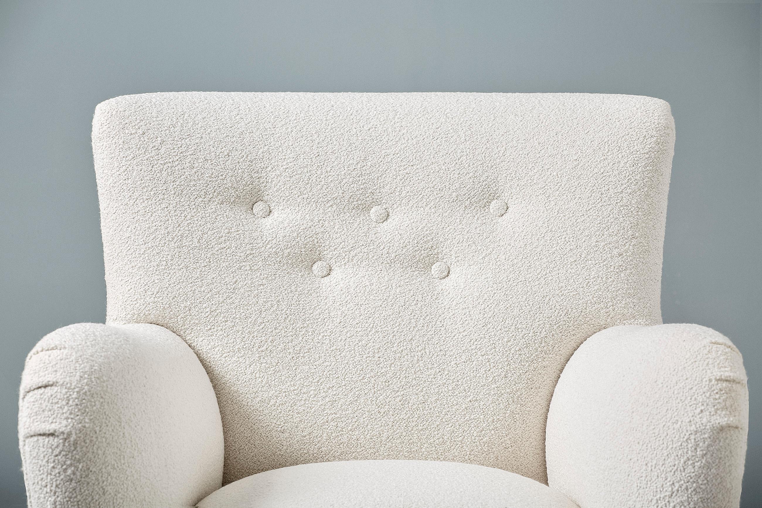 Suédois Chaises longues en bouclette modèle 54 fabriquées sur mesure en vente