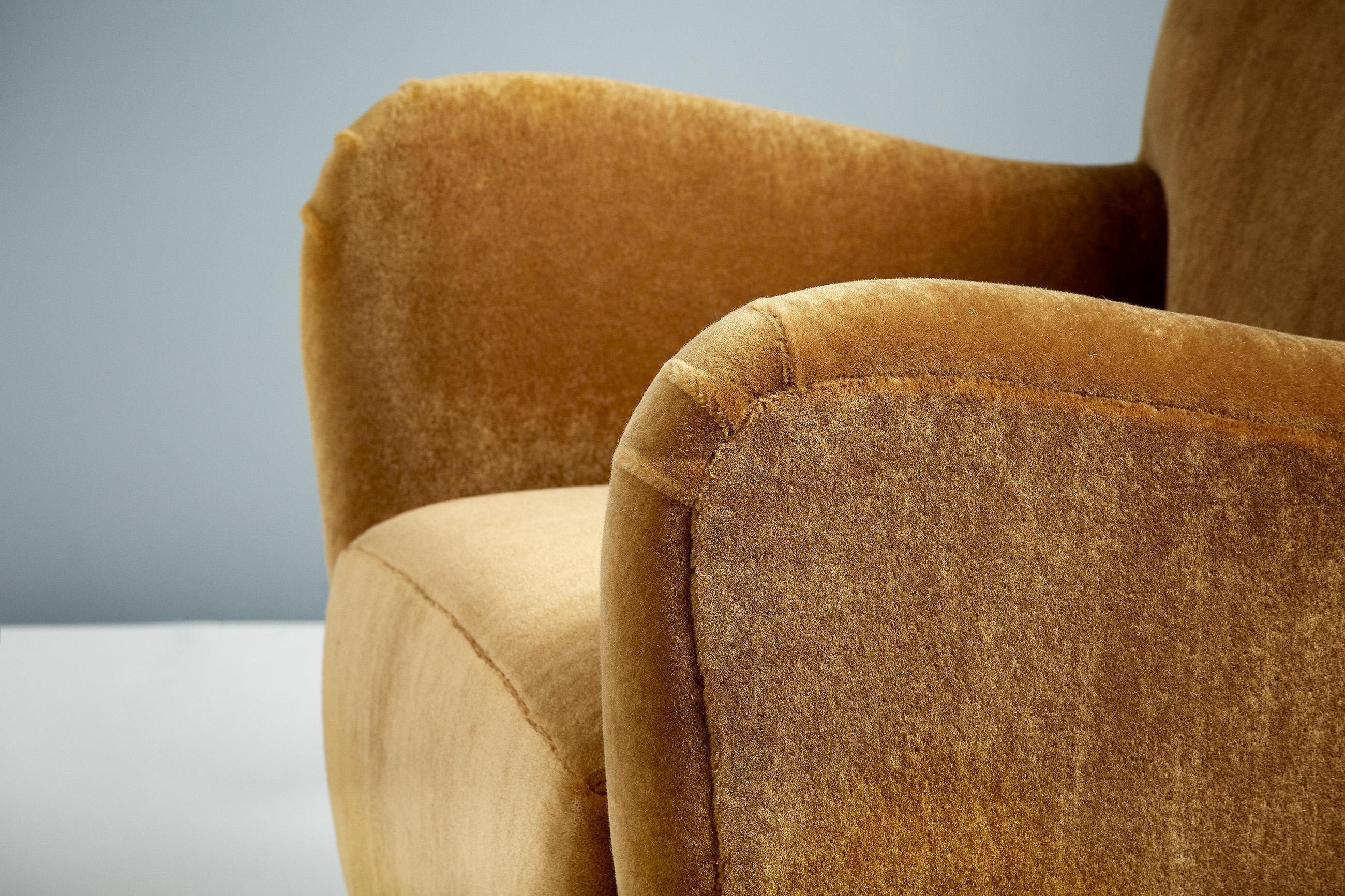 CUSTOM MADE Modell 54 Mohair-Samt-Sessel im Zustand „Neu“ im Angebot in London, England