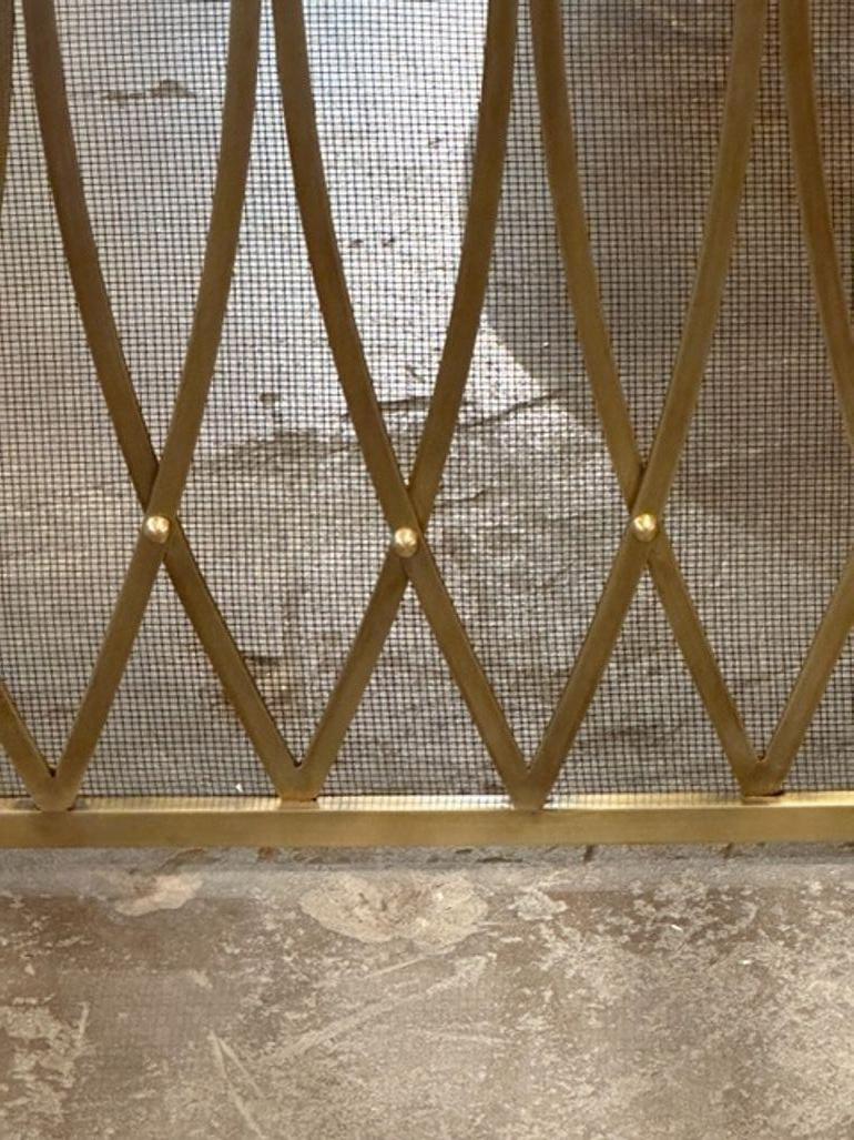Custom Made Modern Brass Fire Screen In Good Condition For Sale In Dallas, TX