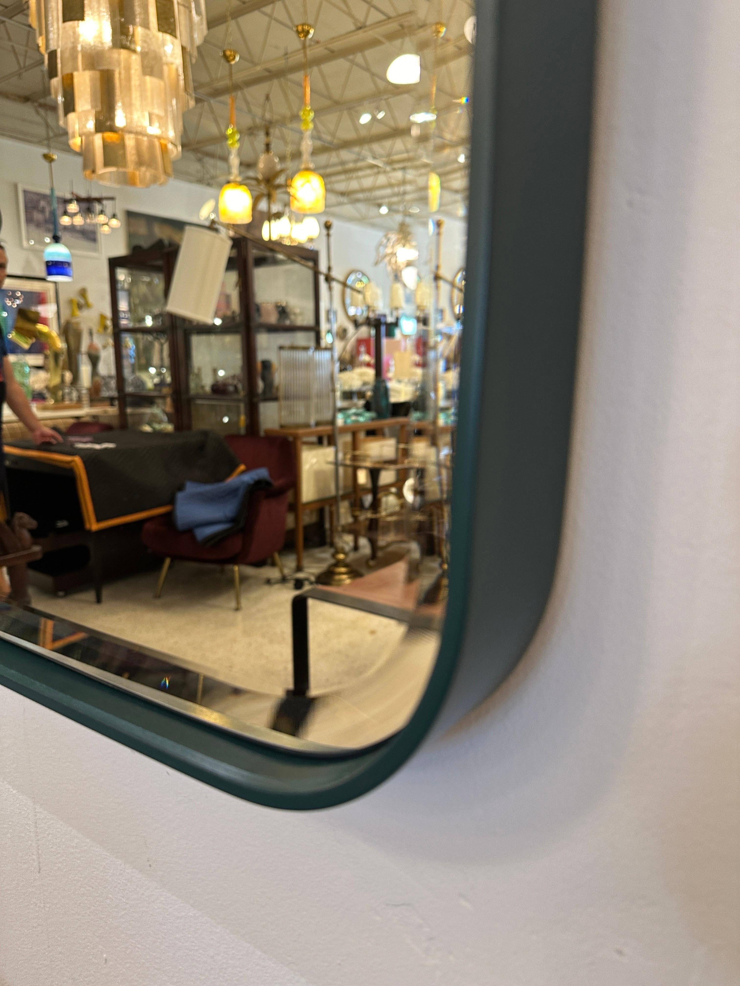 Américain Miroir moderne fait sur mesure en métal vert forêt (deux disponibles) en vente