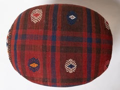 Ottomana moderna su misura con rivestimento in kilim turco anatolico d'epoca e legno Oak Wood