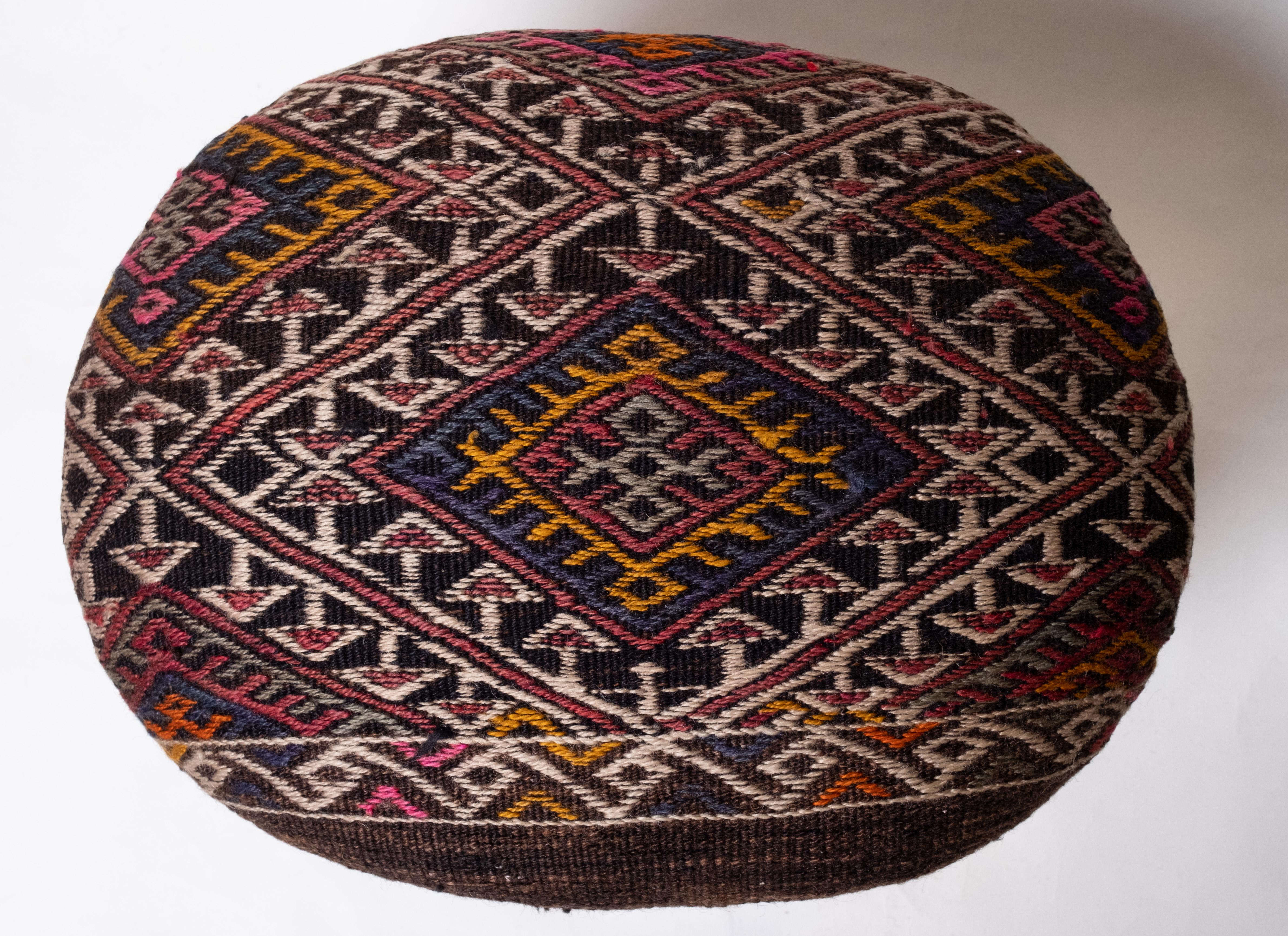 We made an oak wood ottoman using the undamaged part of the precious and high-quality old & antique kilims that cannot be repaired as a whole. Like a painting, a part of the scenery is cut out from a kilim, and even several covers cut out from the