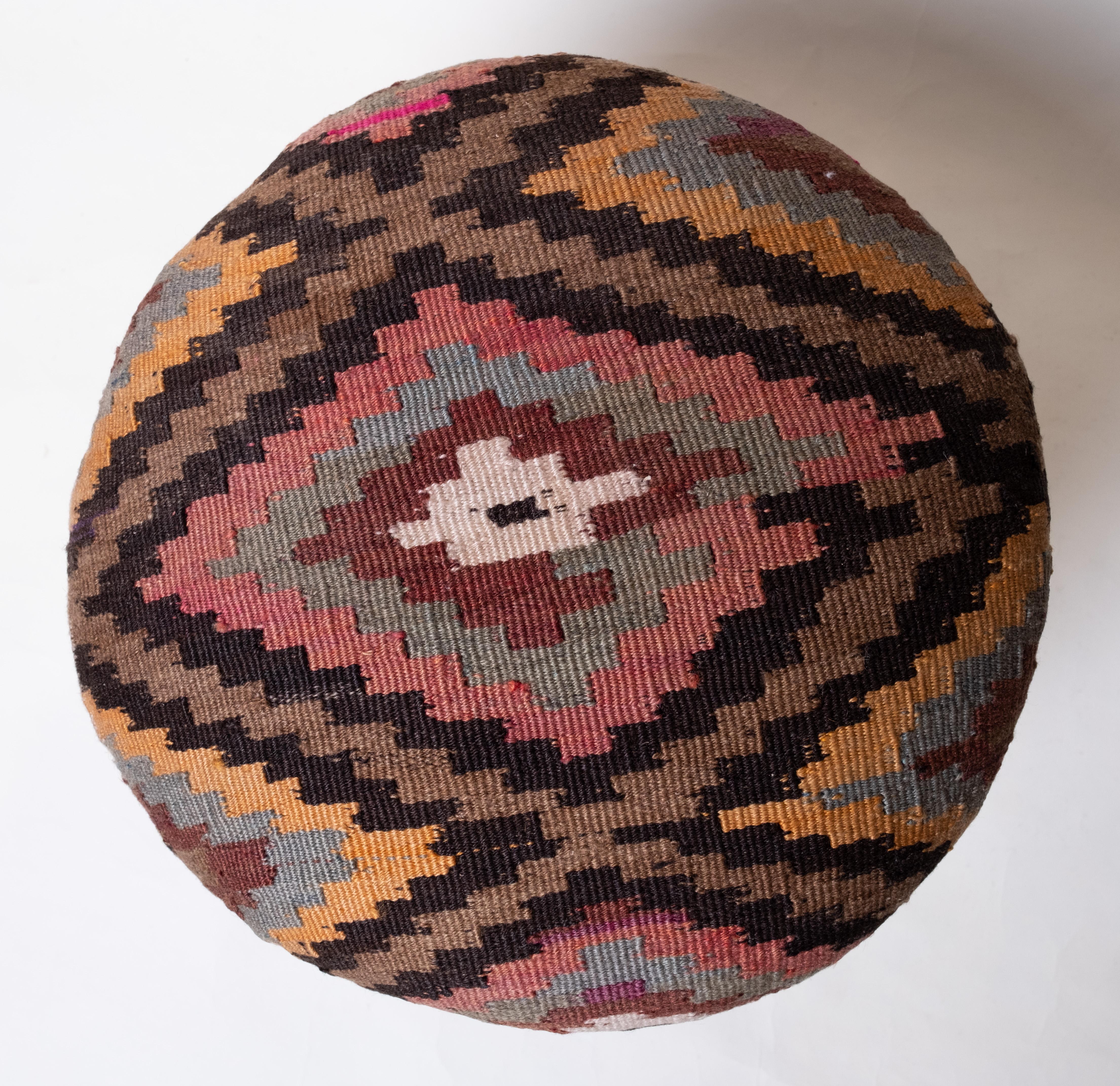 We made an oak wood ottoman using the undamaged part of the precious and high-quality old & antique kilims that cannot be repaired as a whole. Like a painting, a part of the scenery is cut out from a kilim, and even several covers cut out from the