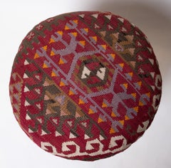 Ottomana moderna su misura con rivestimento in kilim turco anatolico d'epoca e legno Oak Wood