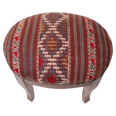 Ottomana moderna su misura con rivestimento in kilim turco anatolico d'epoca e legno Oak Wood