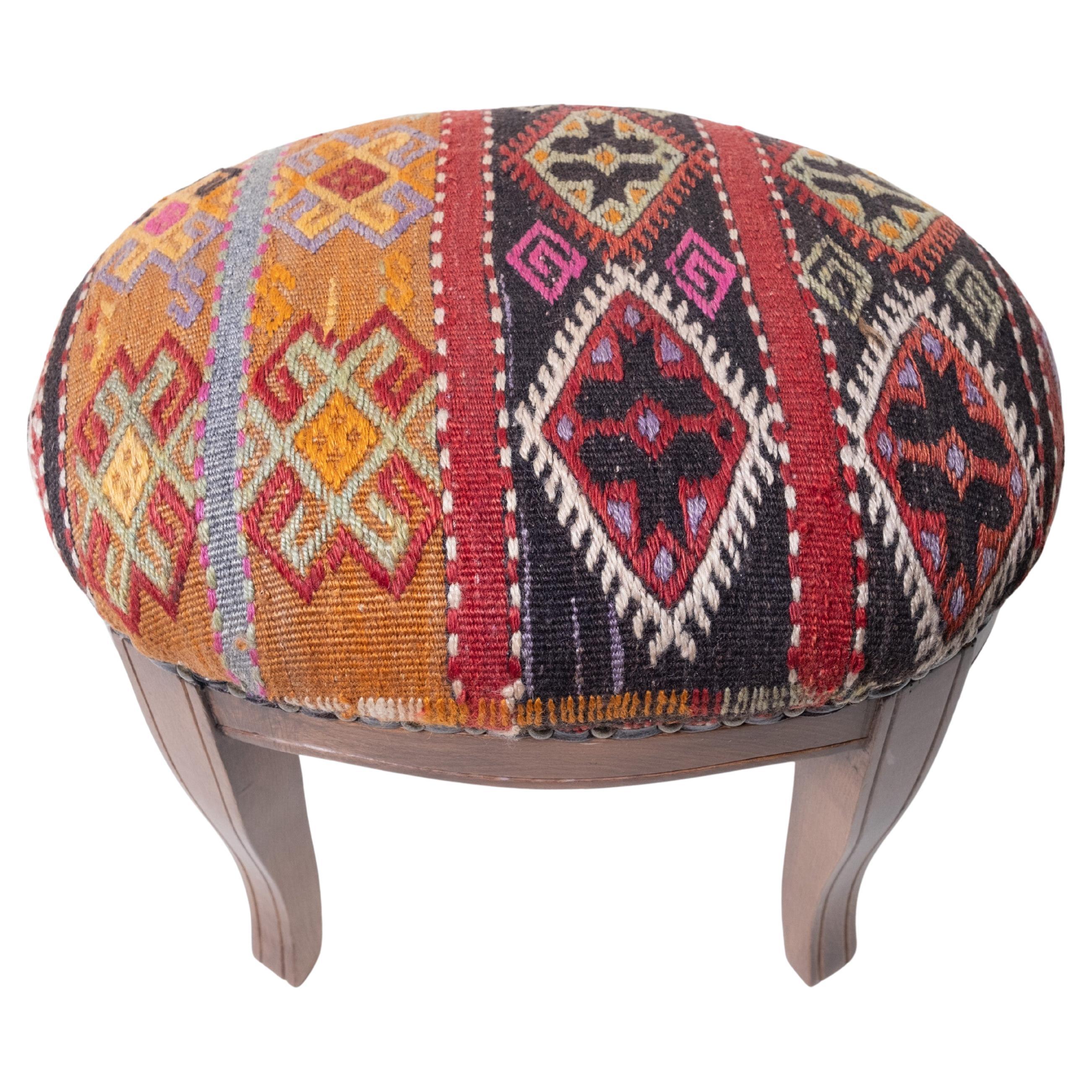 What is the difference between an ottoman and a pouf?