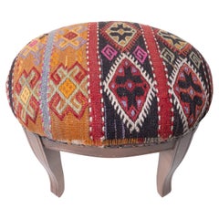 Ottomana moderna su misura con rivestimento in kilim turco anatolico d'epoca e legno Oak Wood