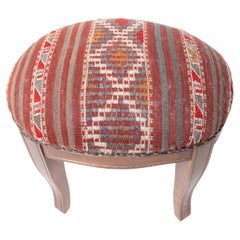 Ottomana moderna su misura con rivestimento in kilim turco anatolico d'epoca e legno Oak Wood