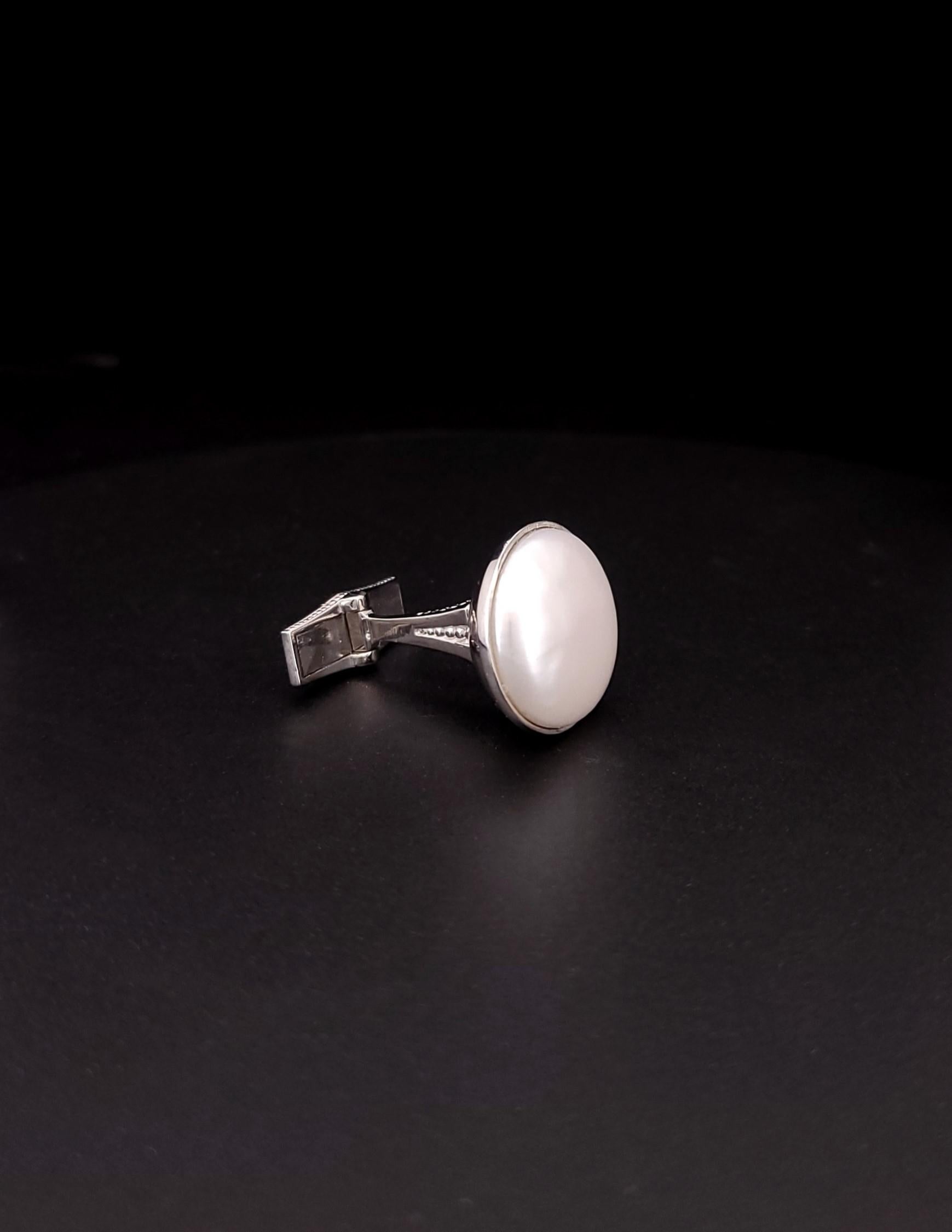 Set di gemelli e bottoni a pressione in oro bianco 14k MOP su misura In condizioni Nuovo in vendita a New York, NY