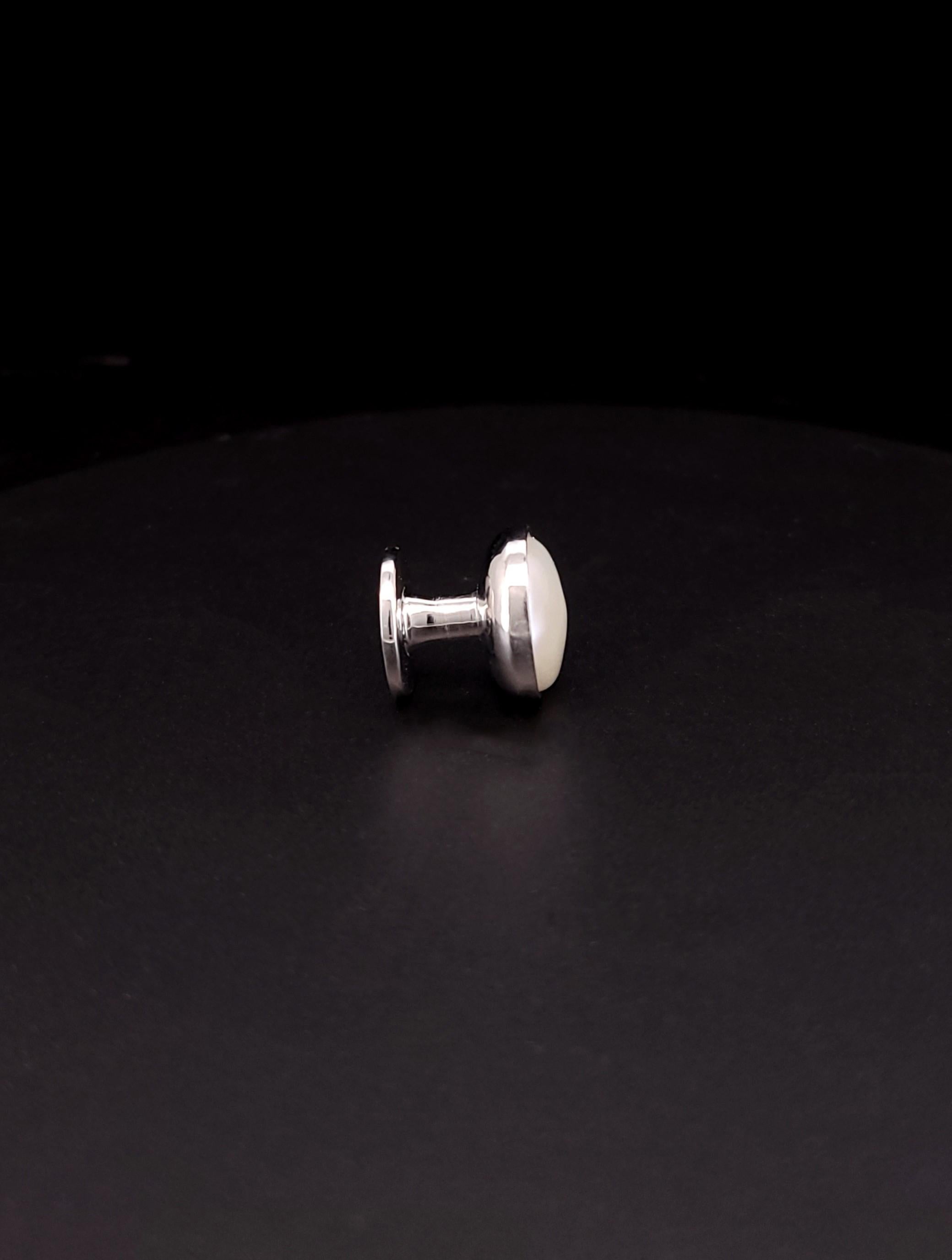 Set di gemelli e bottoni a pressione in oro bianco 14k MOP su misura in vendita 2