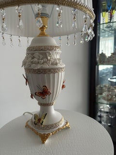 Lámparas de mesa de porcelana con mariposas de estilo neoclásico a medida