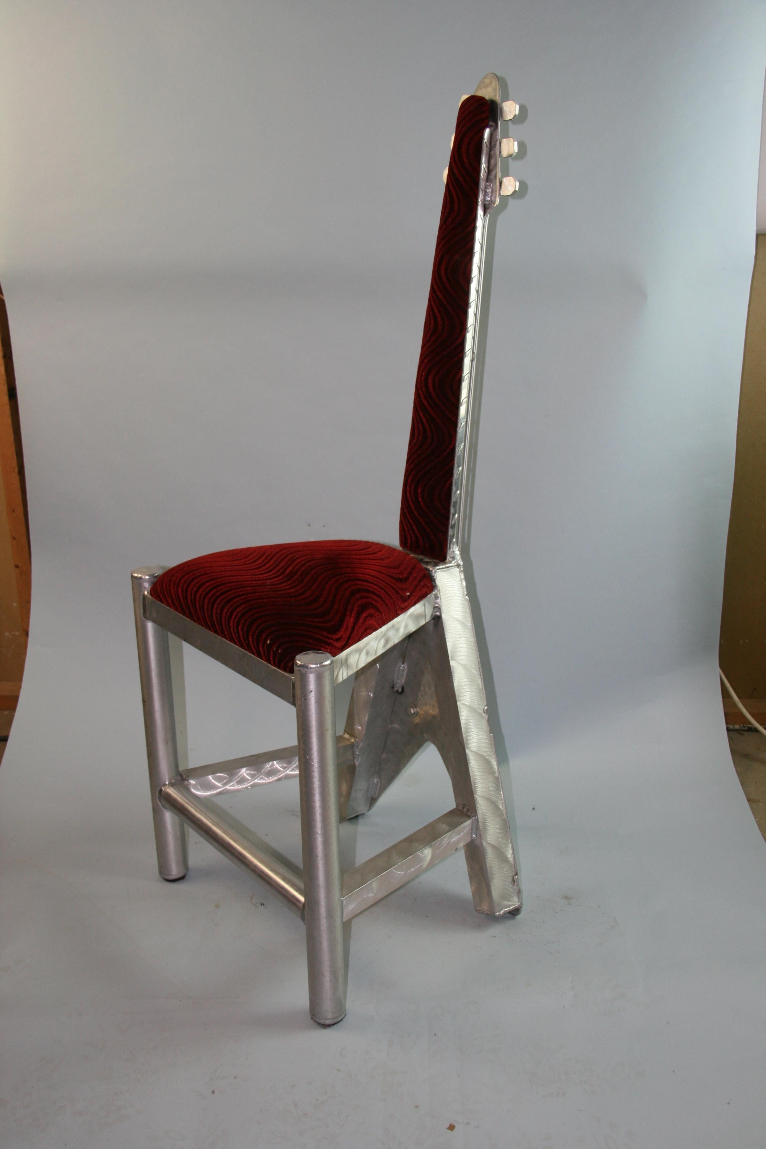 CUSTOM MADE Einzigartiger Gitarrenstuhl aus Aluminium 3