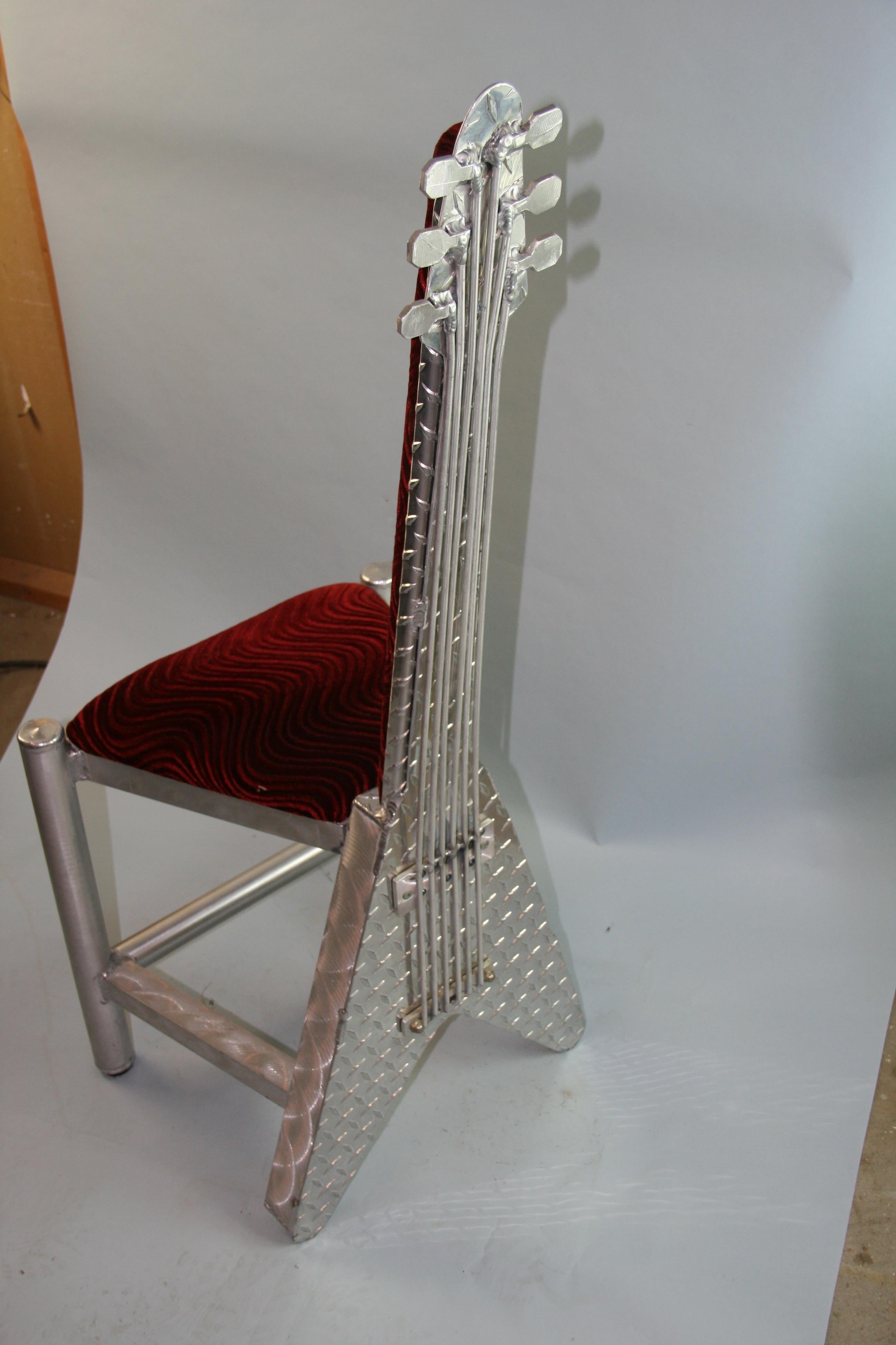 CUSTOM MADE Einzigartiger Gitarrenstuhl aus Aluminium 5