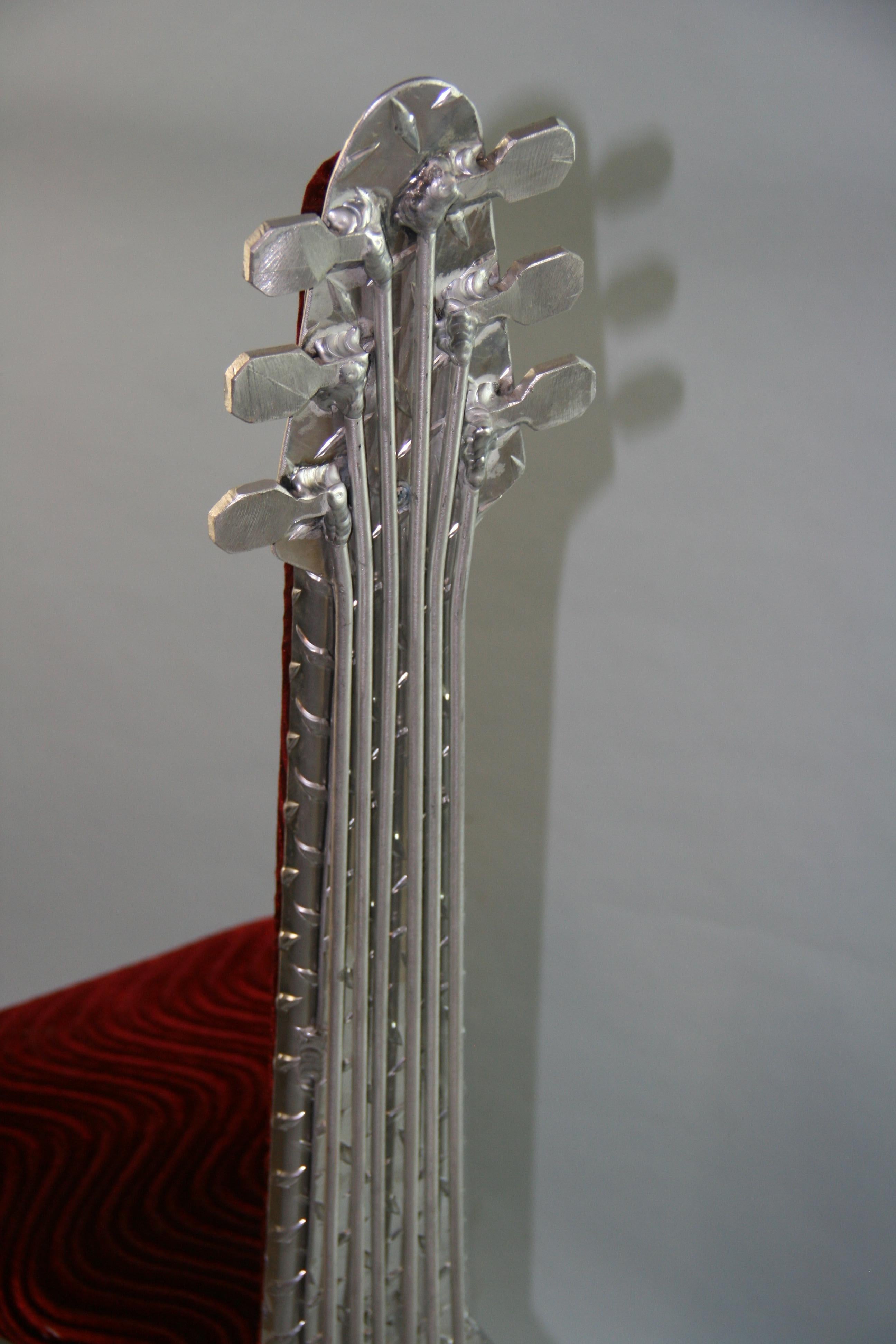 CUSTOM MADE Einzigartiger Gitarrenstuhl aus Aluminium 1