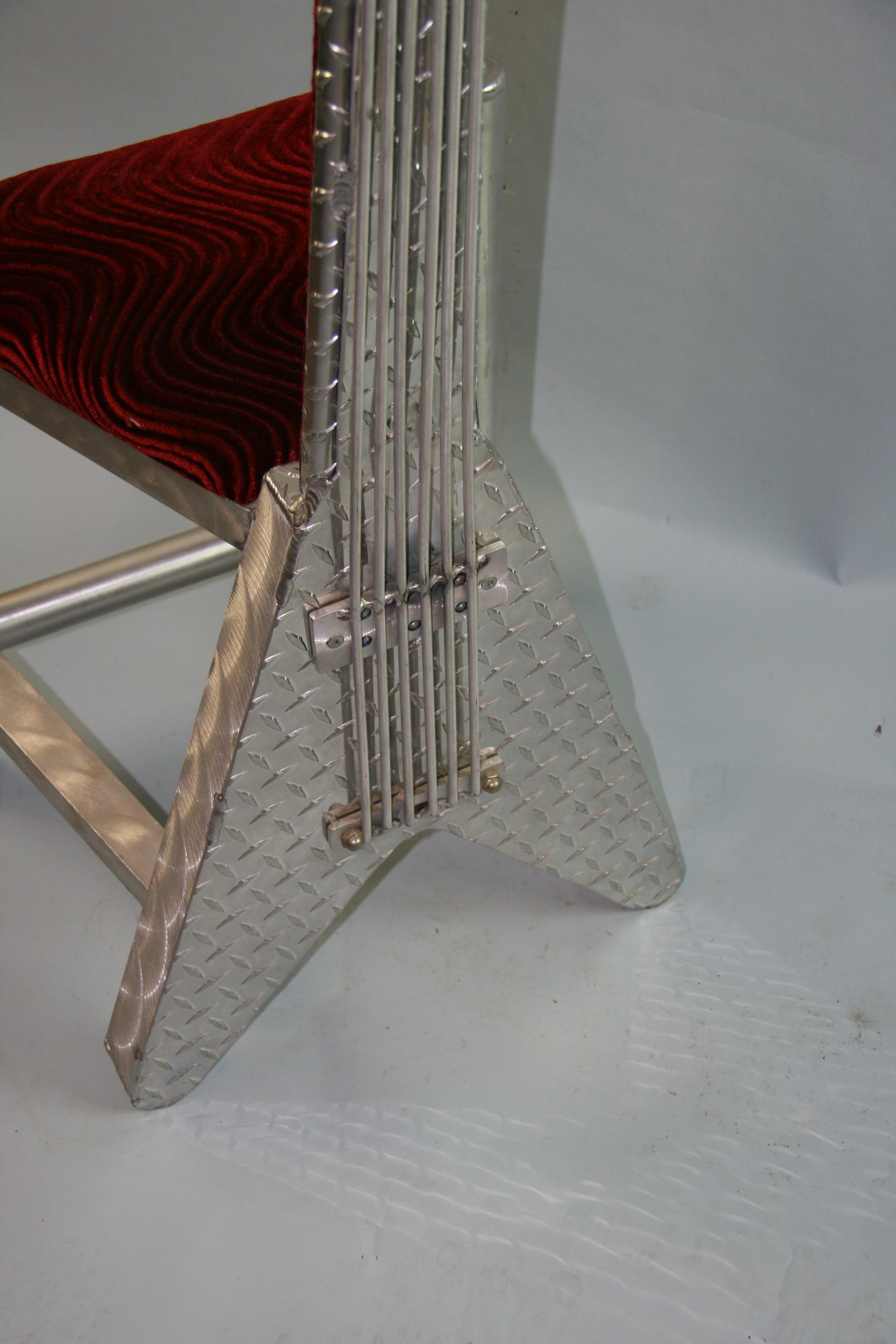 CUSTOM MADE Einzigartiger Gitarrenstuhl aus Aluminium 2