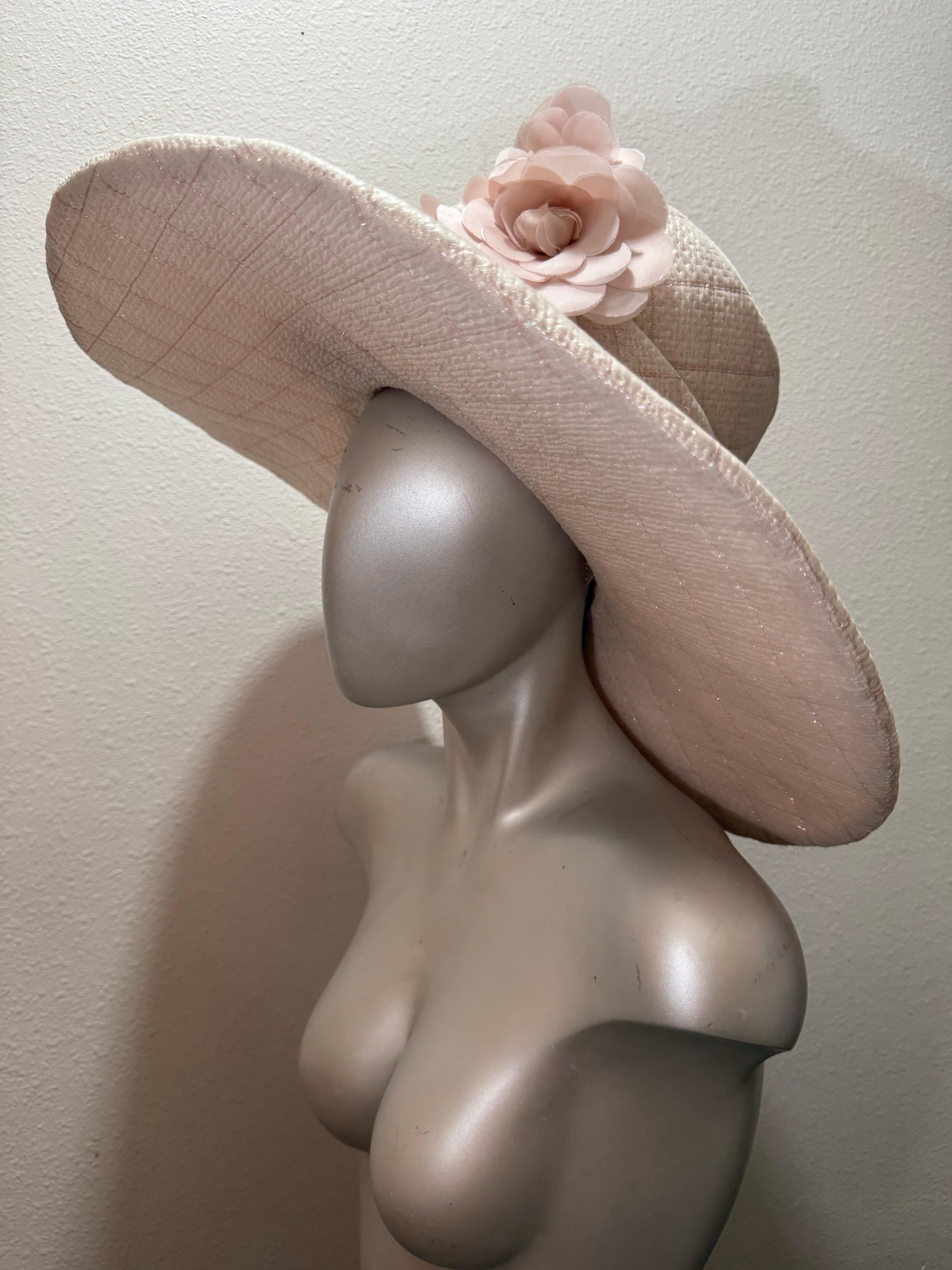 CUSTOM MADE Opalescent Tweed Wide Brimmed Quilted Chanel Fabric Fedora w Camelia im Angebot 7