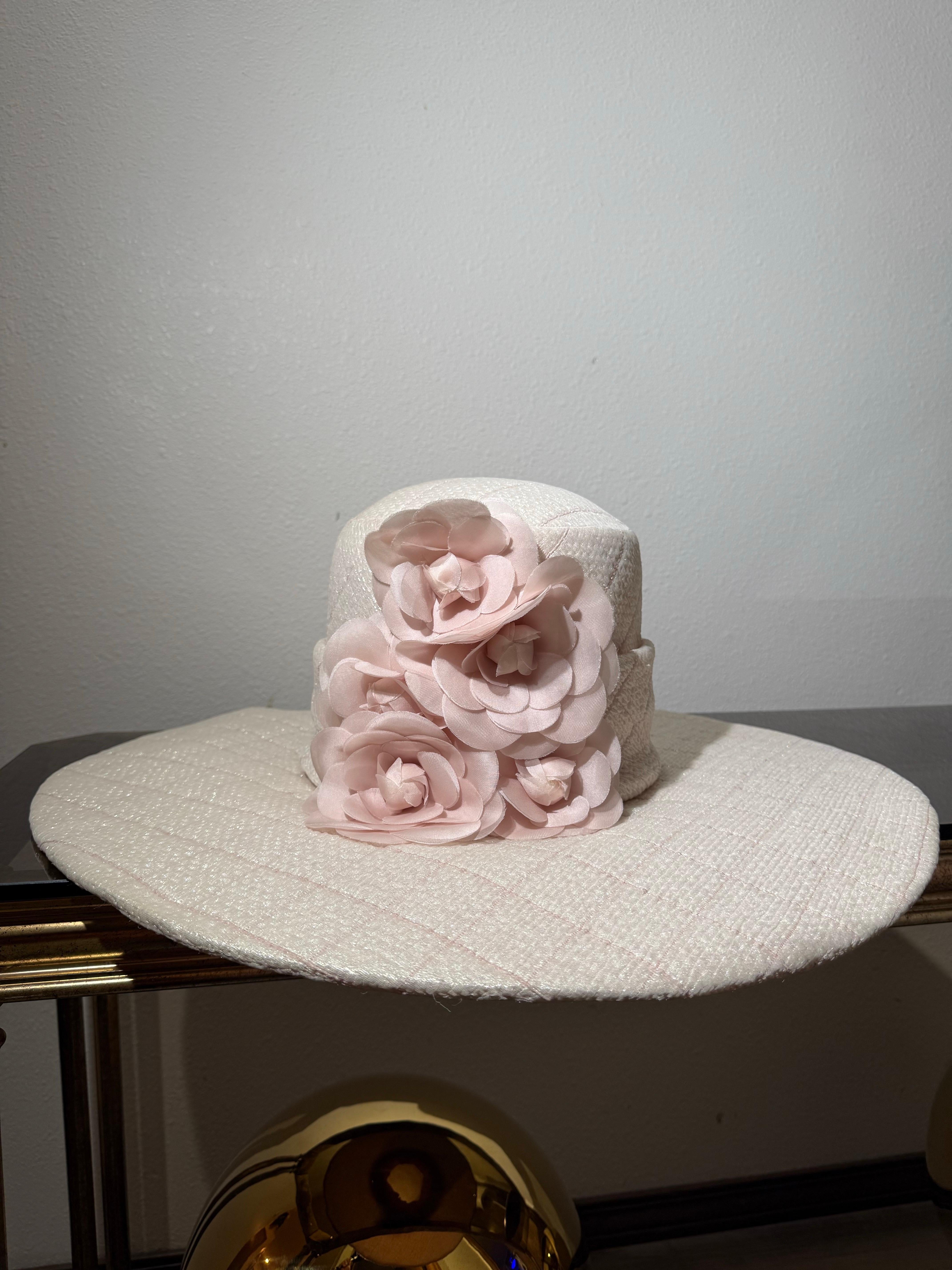 CUSTOM MADE Opalescent Tweed Wide Brimmed Quilted Chanel Fabric Fedora w Camelia im Angebot 12