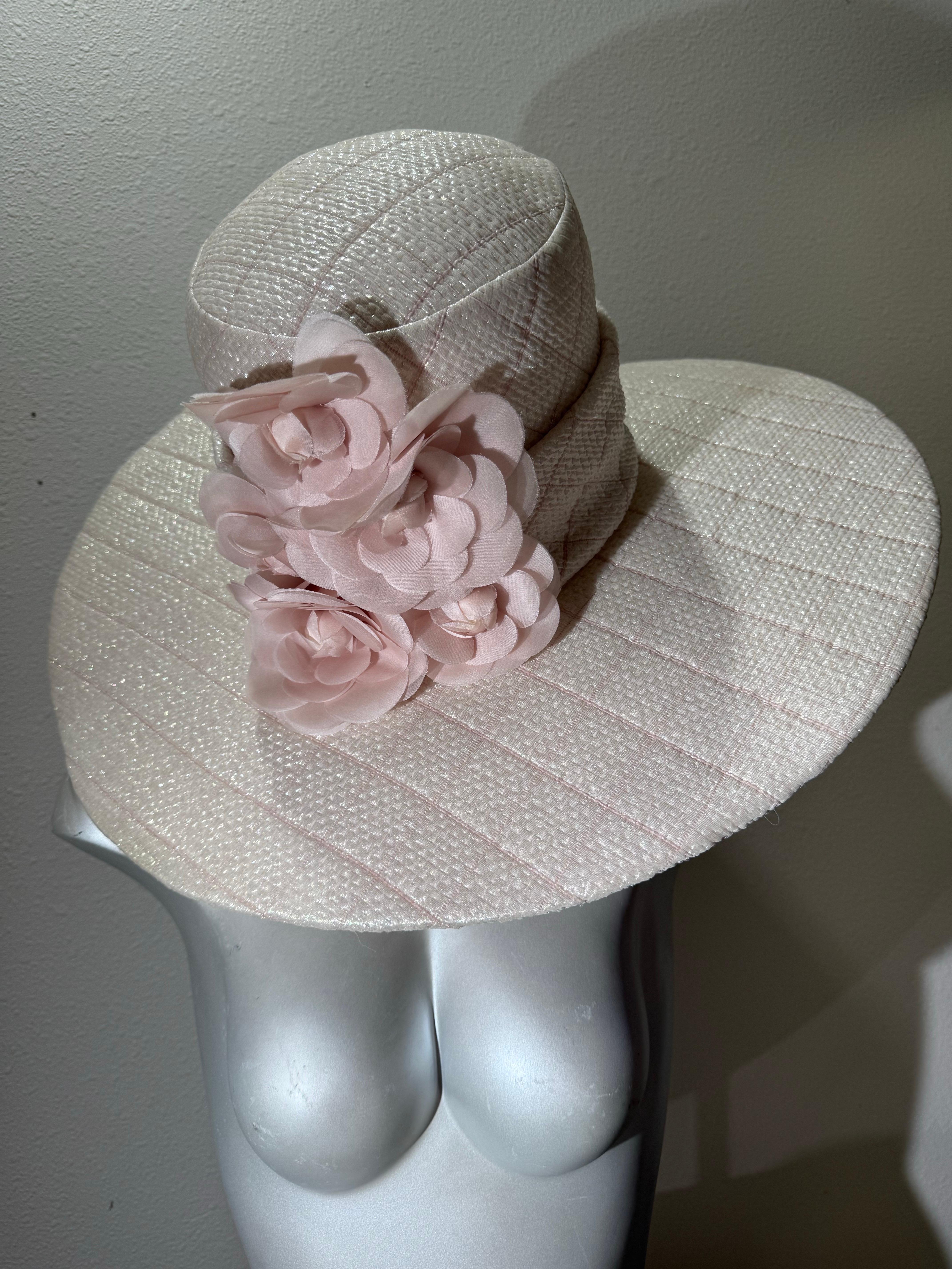 CUSTOM MADE Opalescent Tweed Wide Brimmed Quilted Chanel Fabric Fedora w Camelia im Zustand „Hervorragend“ im Angebot in Gresham, OR