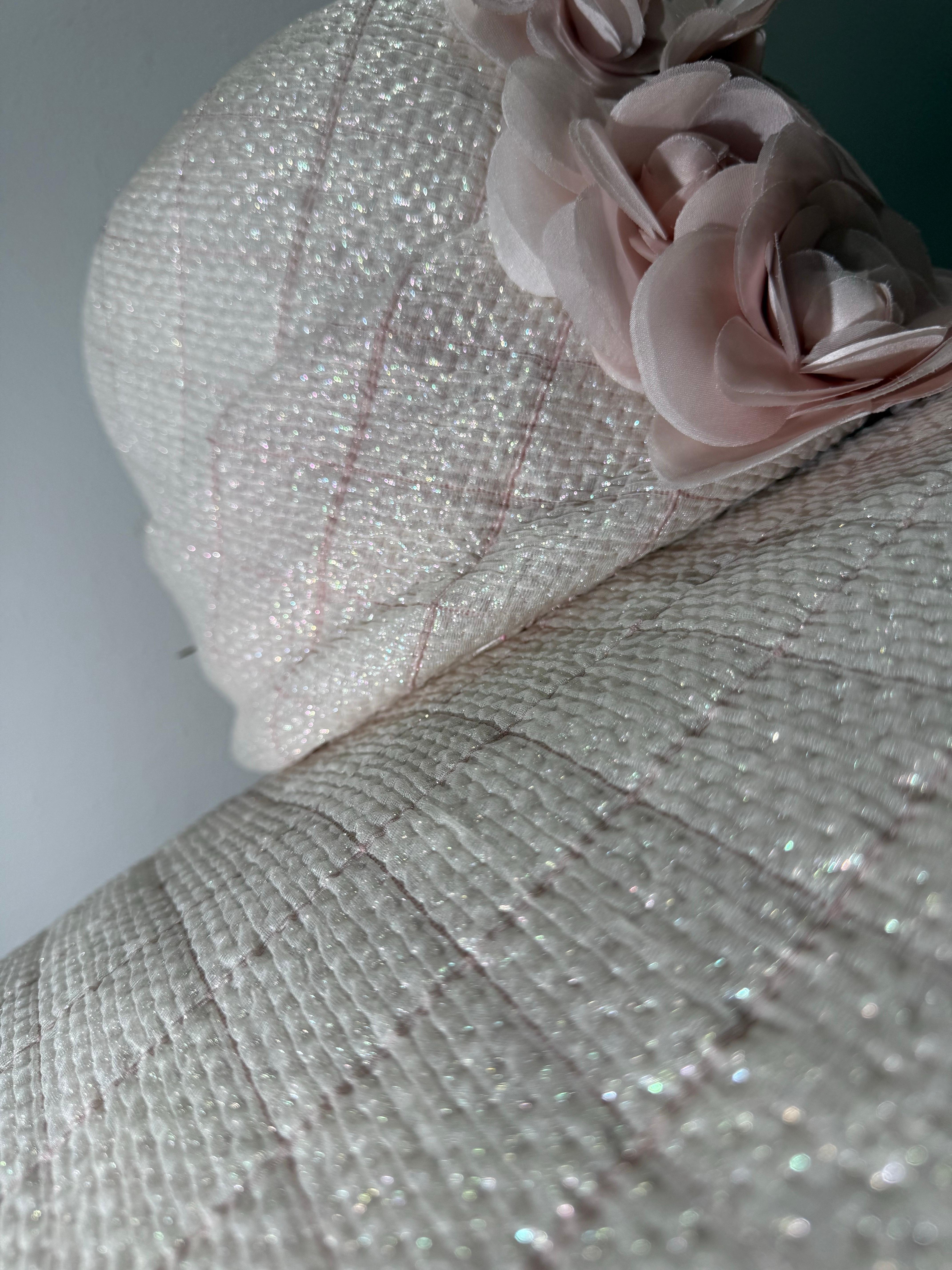 CUSTOM MADE Opalescent Tweed Wide Brimmed Quilted Chanel Fabric Fedora w Camelia im Angebot 2