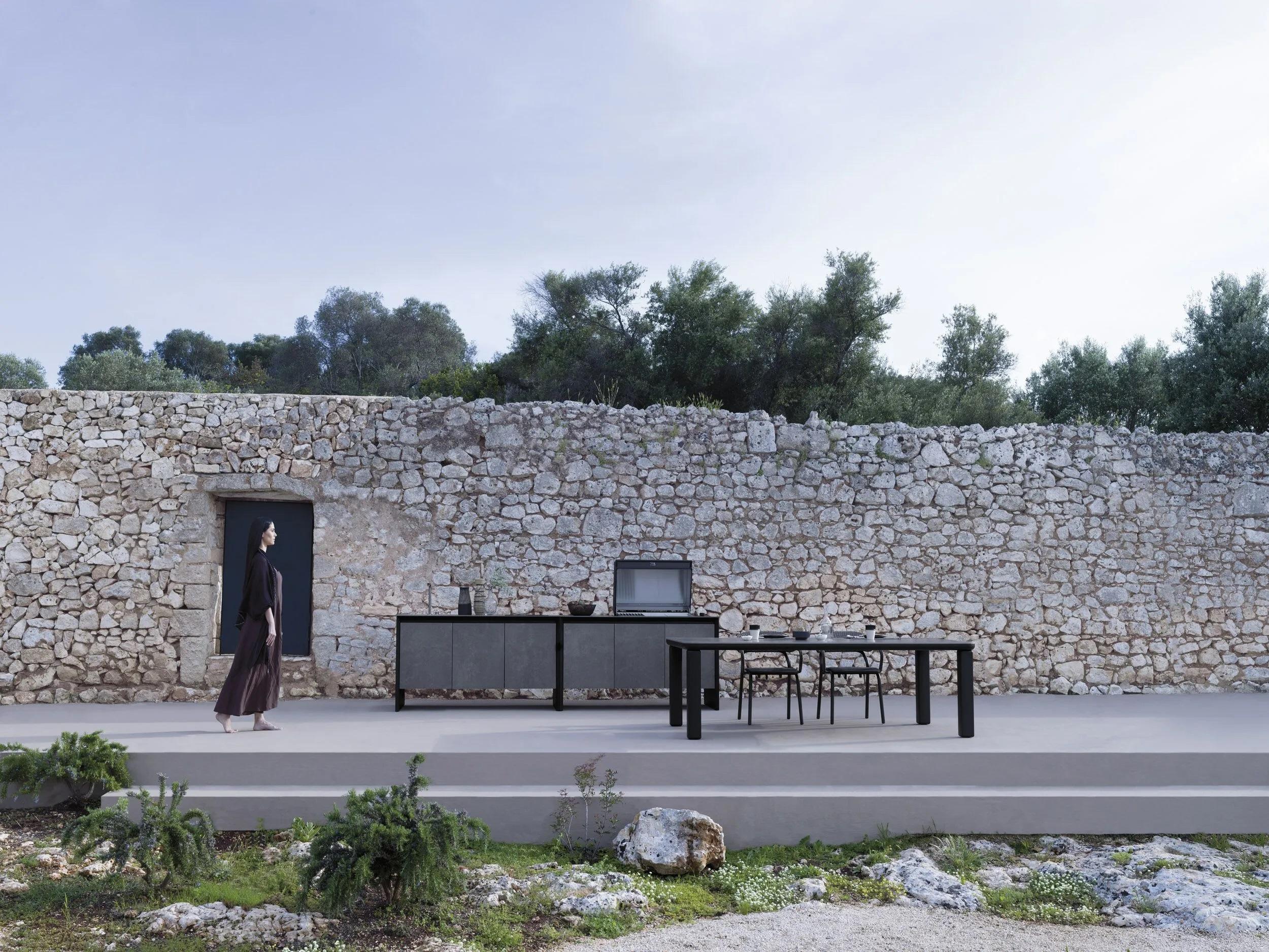 Mesa de exterior hecha a medida por Alain Gilles para Varaschin, 12 plazas Moderno en venta