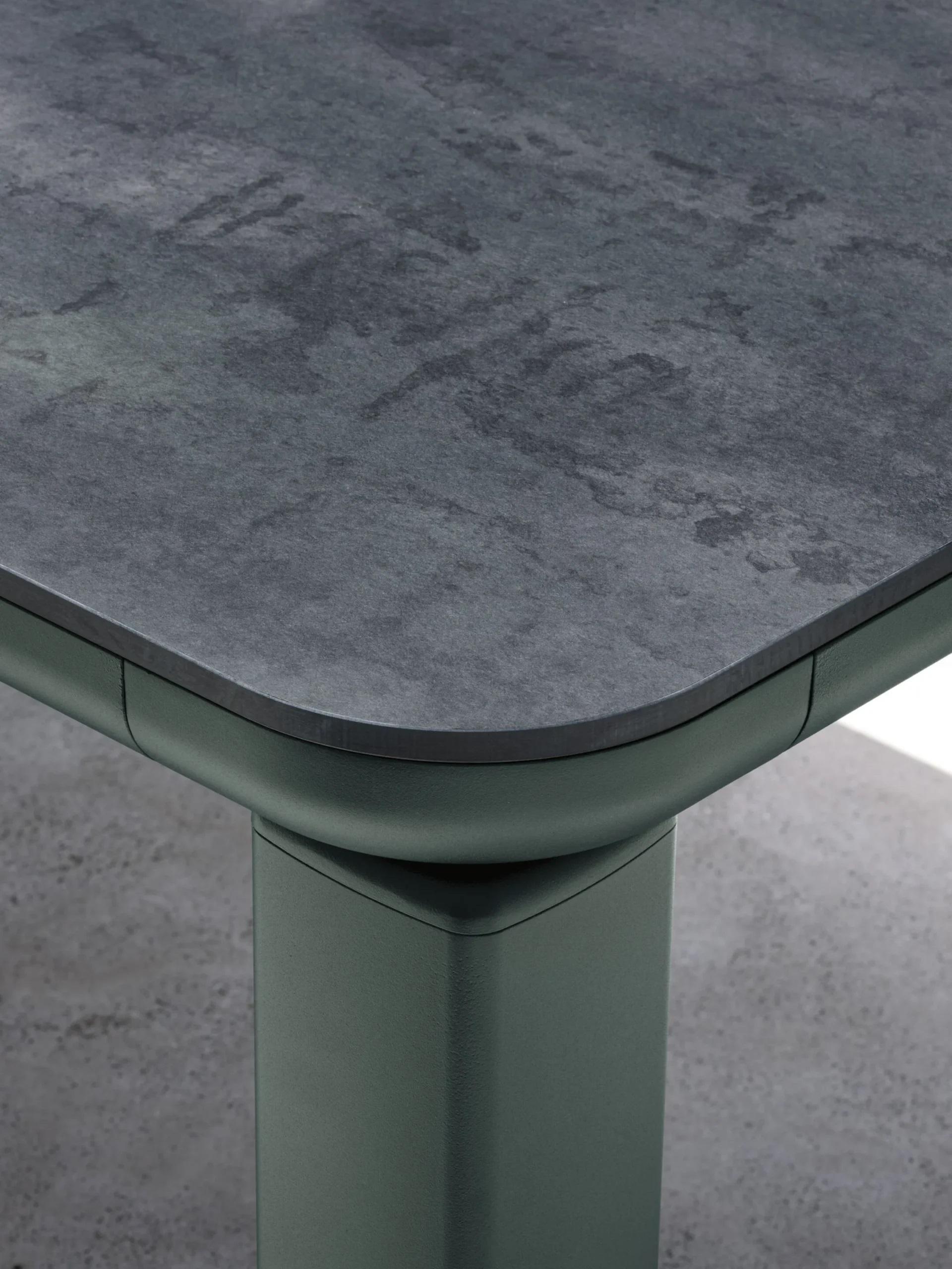 Mesa de exterior hecha a medida por Alain Gilles para Varaschin, 12 plazas Hecho a mano en venta