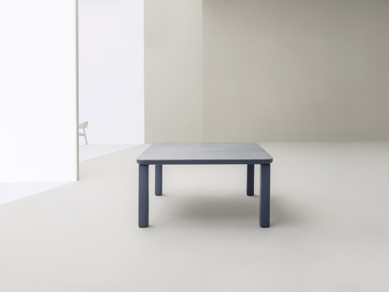 Mesa de exterior hecha a medida por Alain Gilles para Varaschin, 12 plazas en Nuevo estado para la venta en NEW YORK, NY