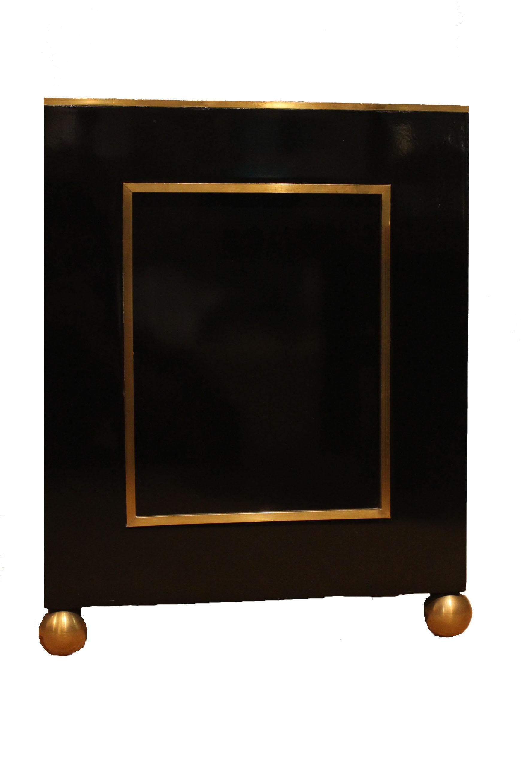 Custom Made Pair  Directoire Style Planters In New Condition For Sale In Lyndhurst, NJ