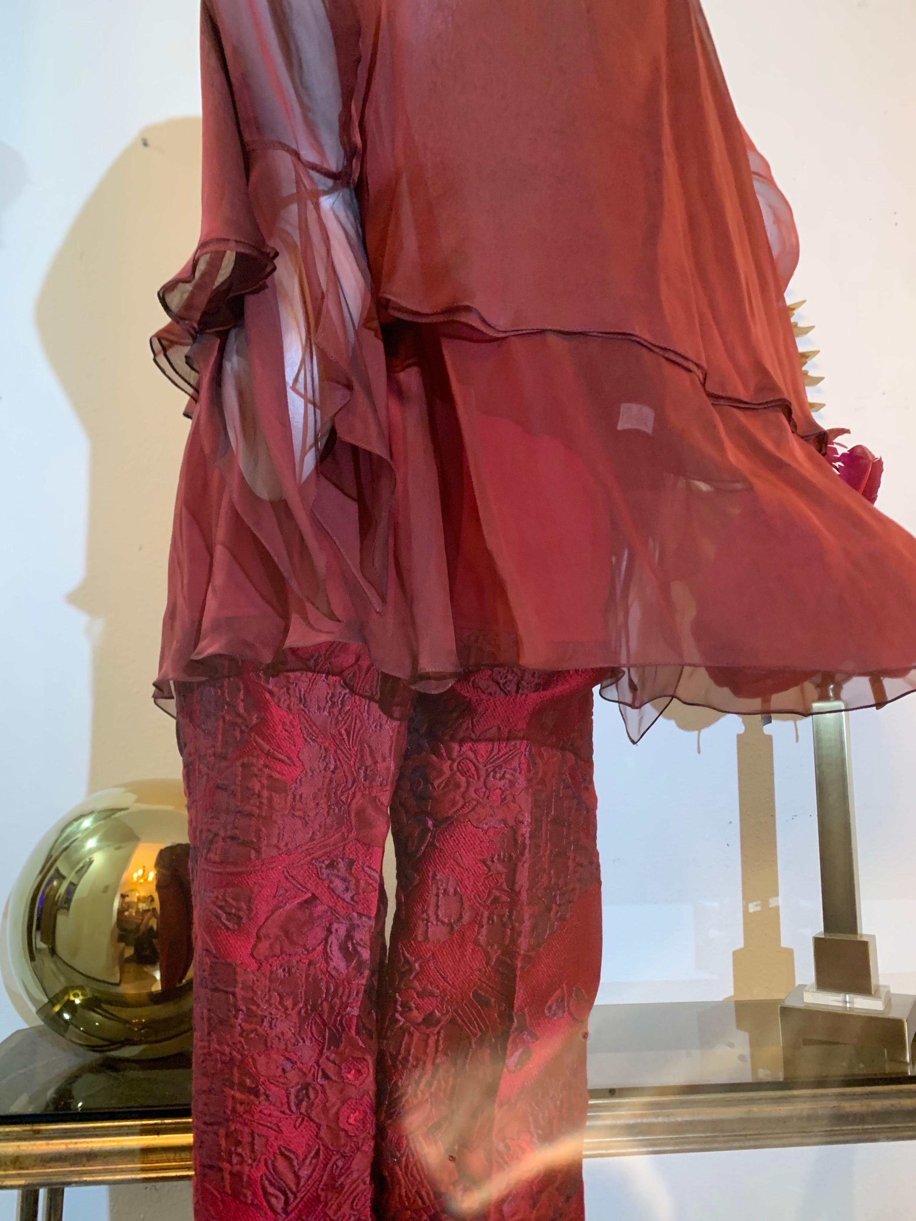 Ensemble pantalone - camicetta - turbante su misura in broccato di seta e chiffon scarlatto in vendita 6