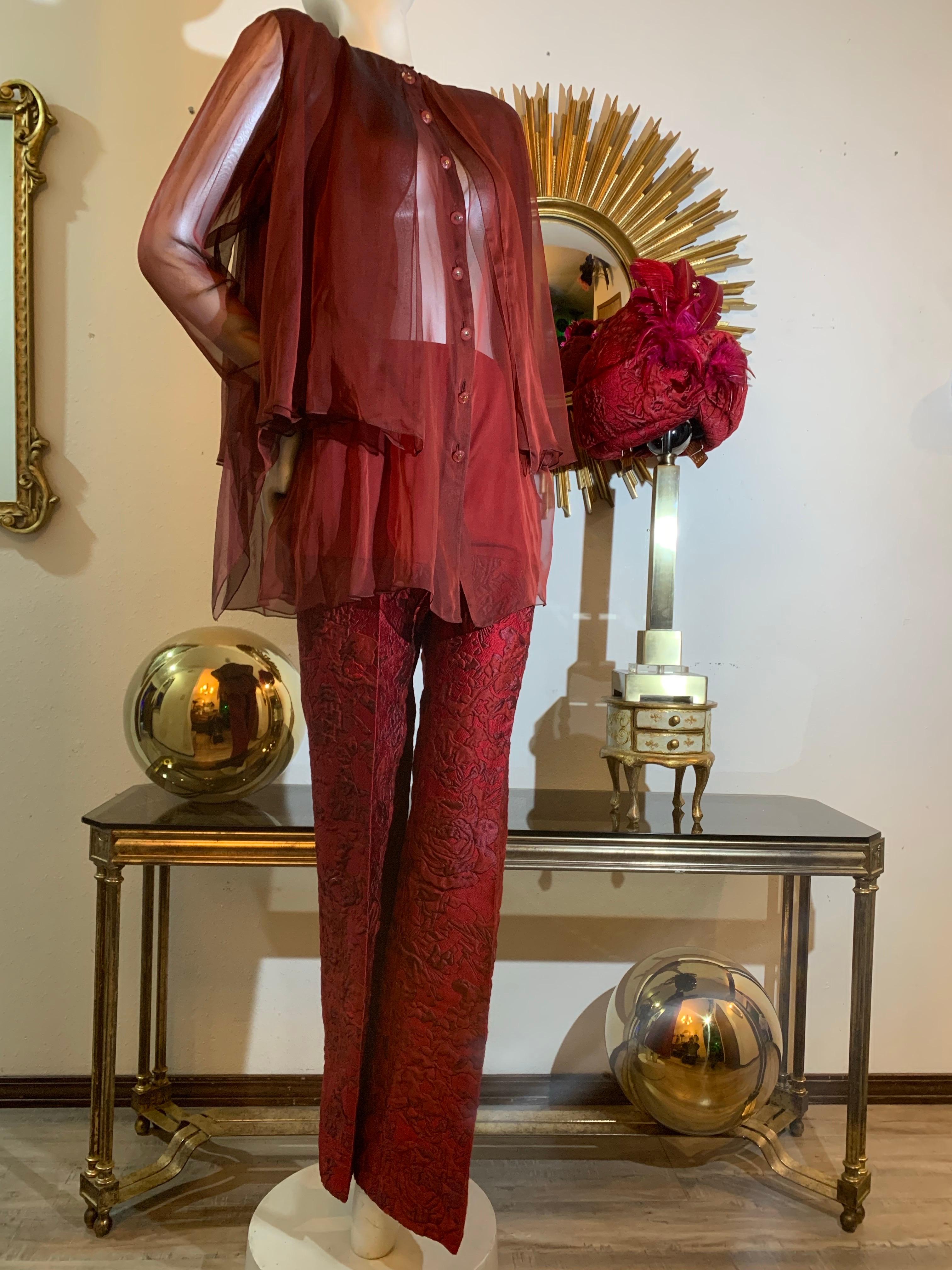Ensemble pantalone - camicetta - turbante su misura in broccato di seta e chiffon scarlatto in vendita 15