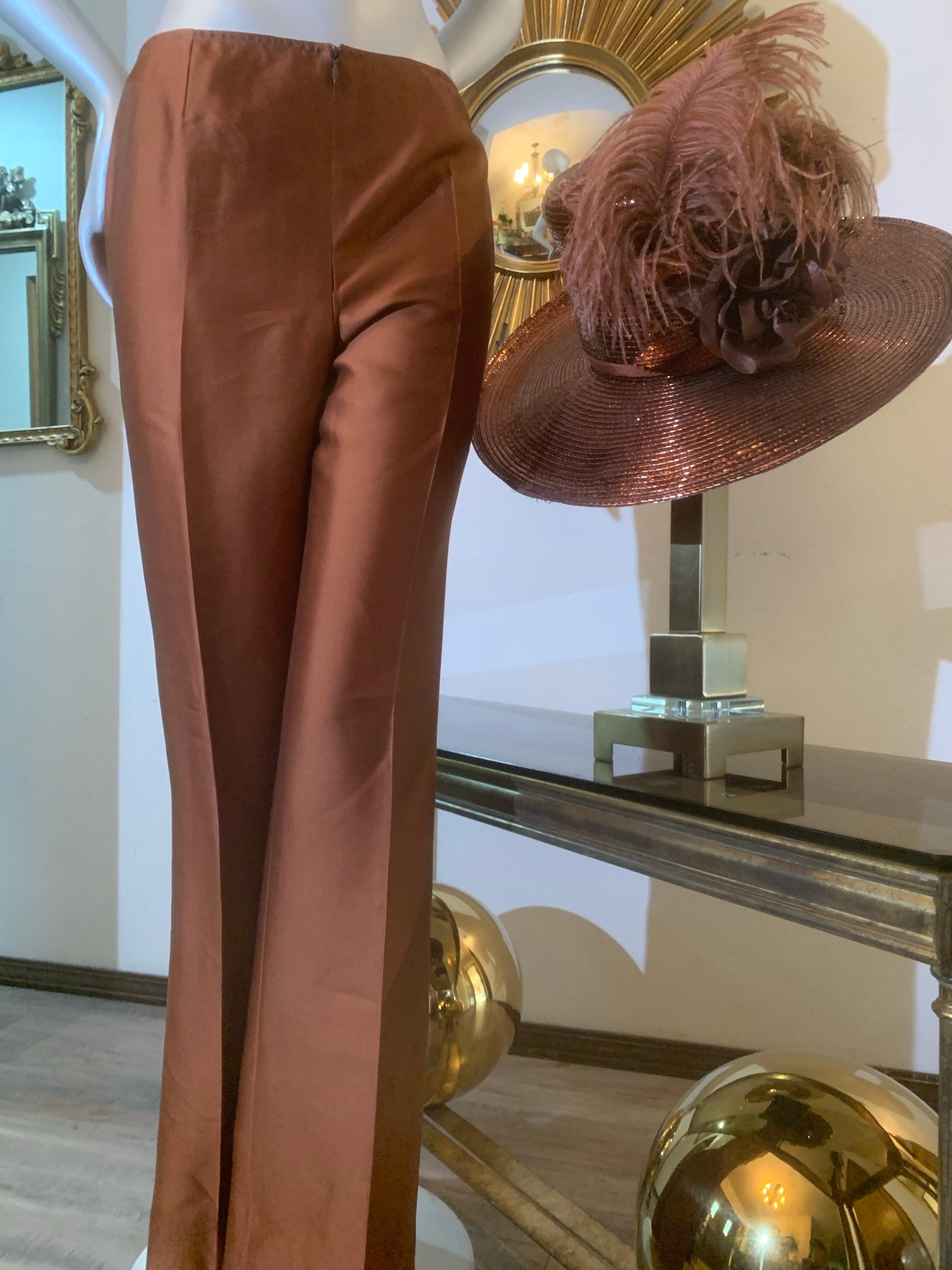 Cappello a pantalone e ensemble Dickey su misura in lussuosa seta e paglia color bronzo in vendita 5