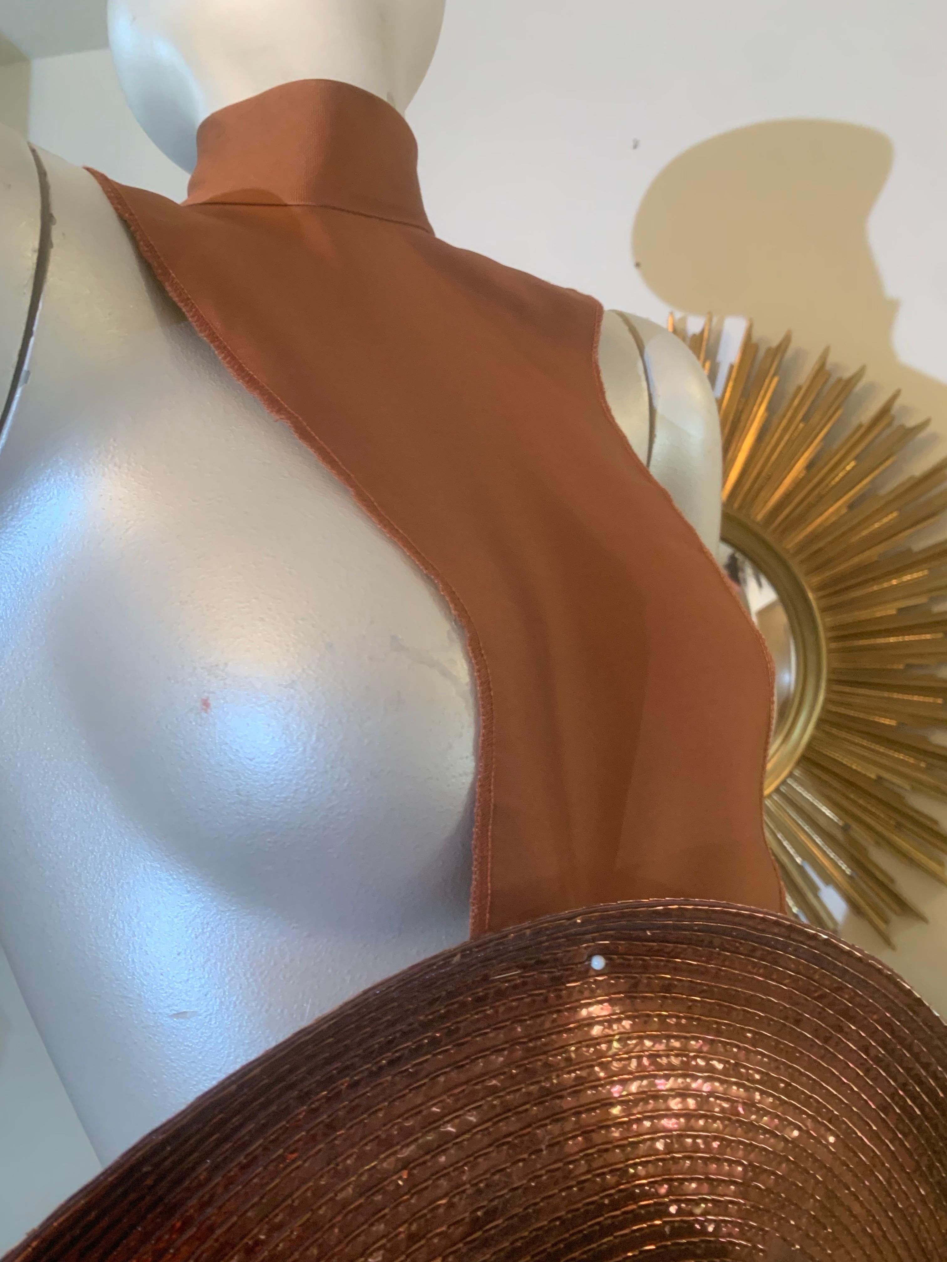 Cappello a pantalone e ensemble Dickey su misura in lussuosa seta e paglia color bronzo in vendita 1