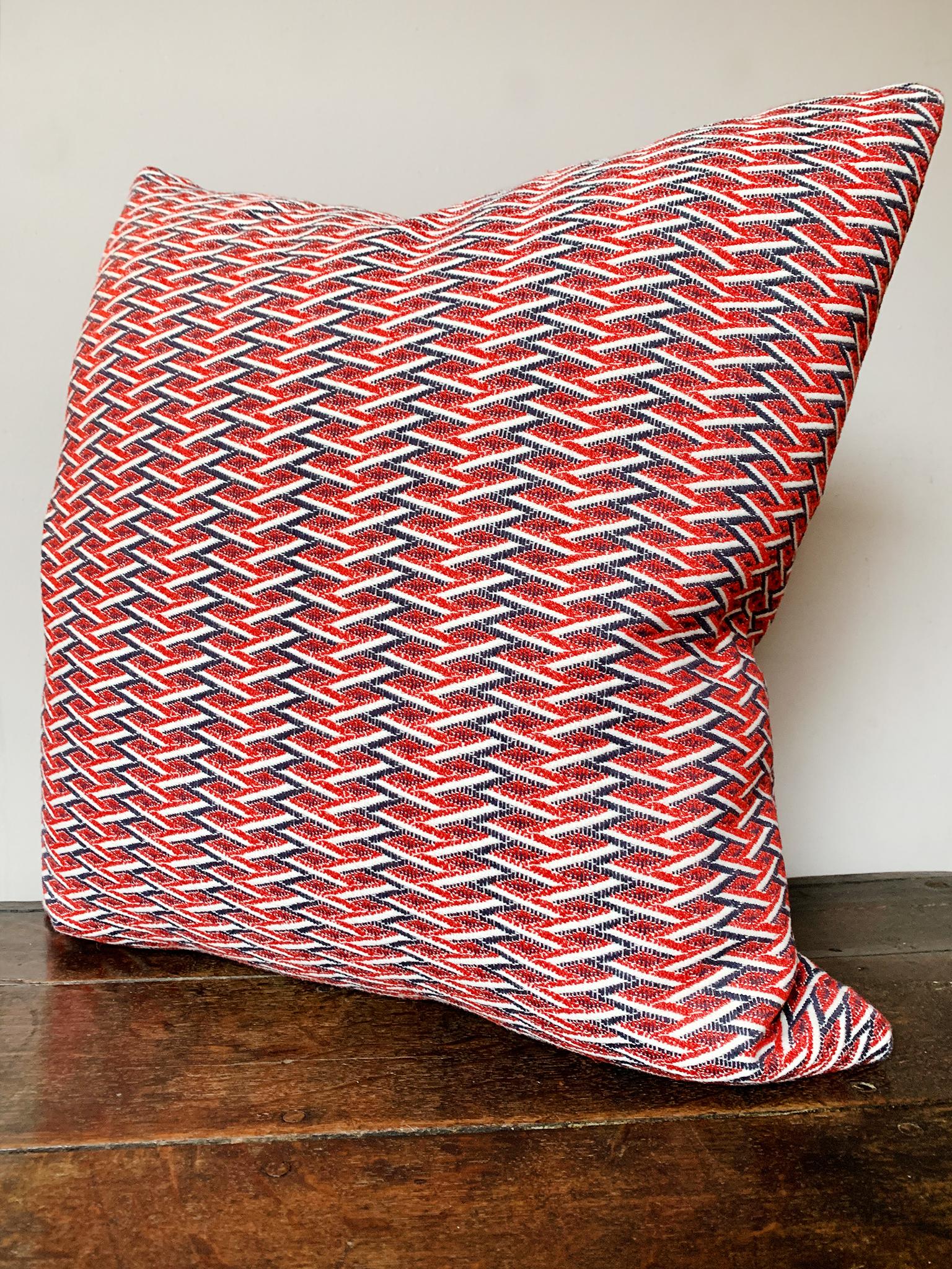 Custom-Made Patterned Weave Pillow In New Condition For Sale In New York, NY