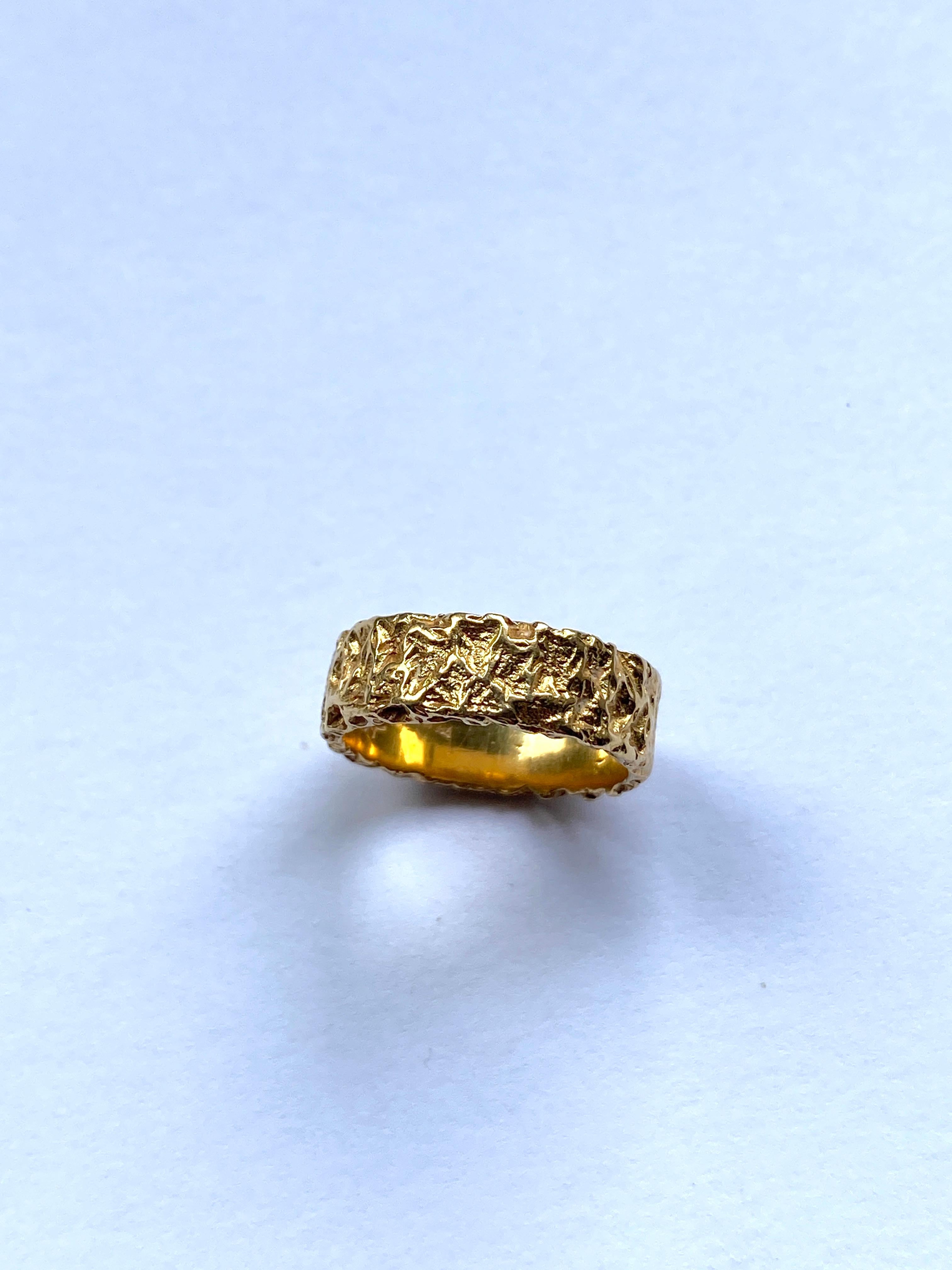 Bague de fiançailles unisexe personnalisée en or jaune 18 carats, fabriquée à la main en vente 6