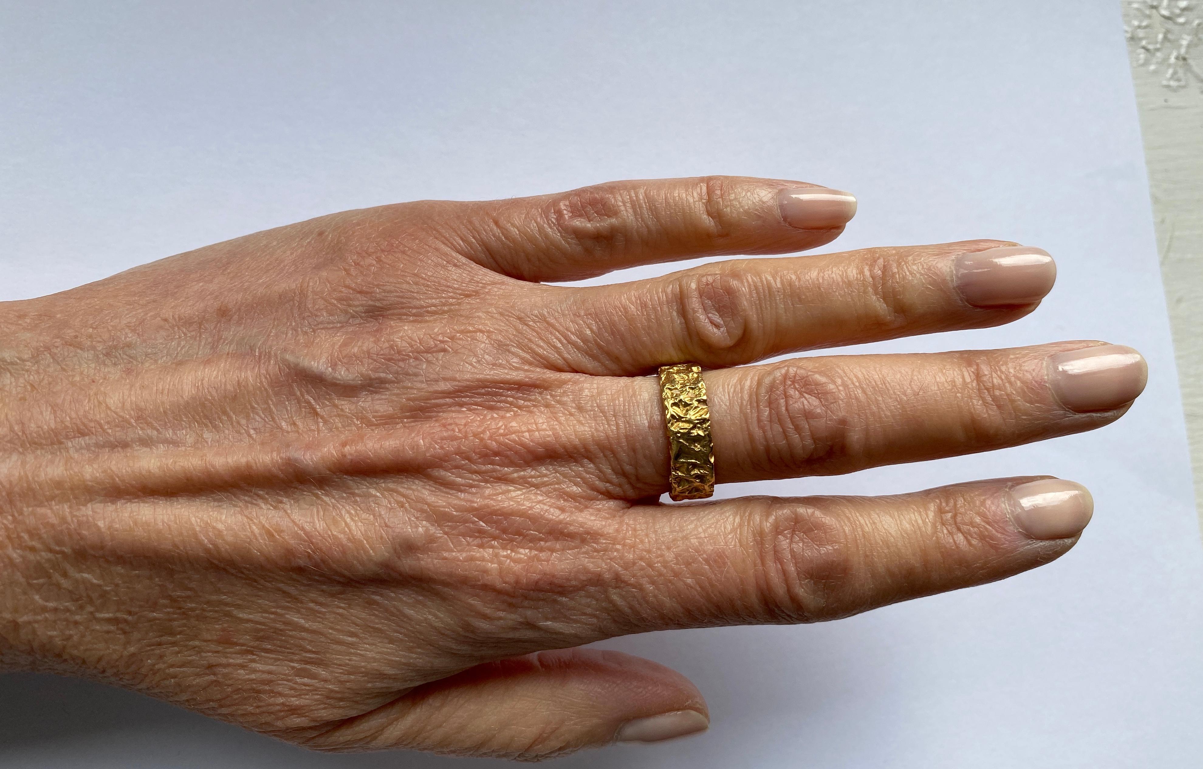 Bague de fiançailles unisexe personnalisée en or jaune 18 carats, fabriquée à la main Unisexe en vente