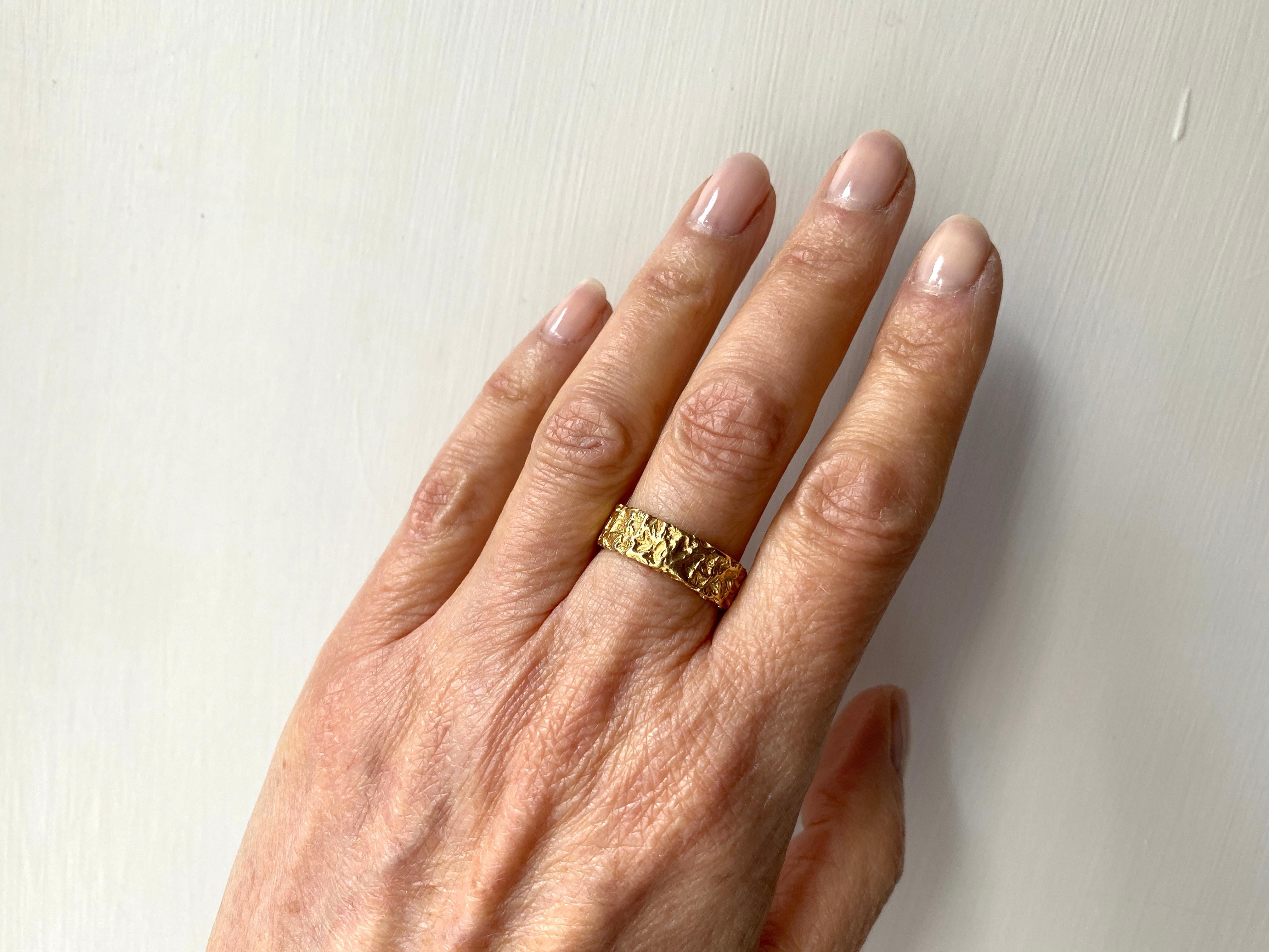 Artisan Bague de fiançailles unisexe personnalisée en or jaune 18 carats, fabriquée à la main en vente
