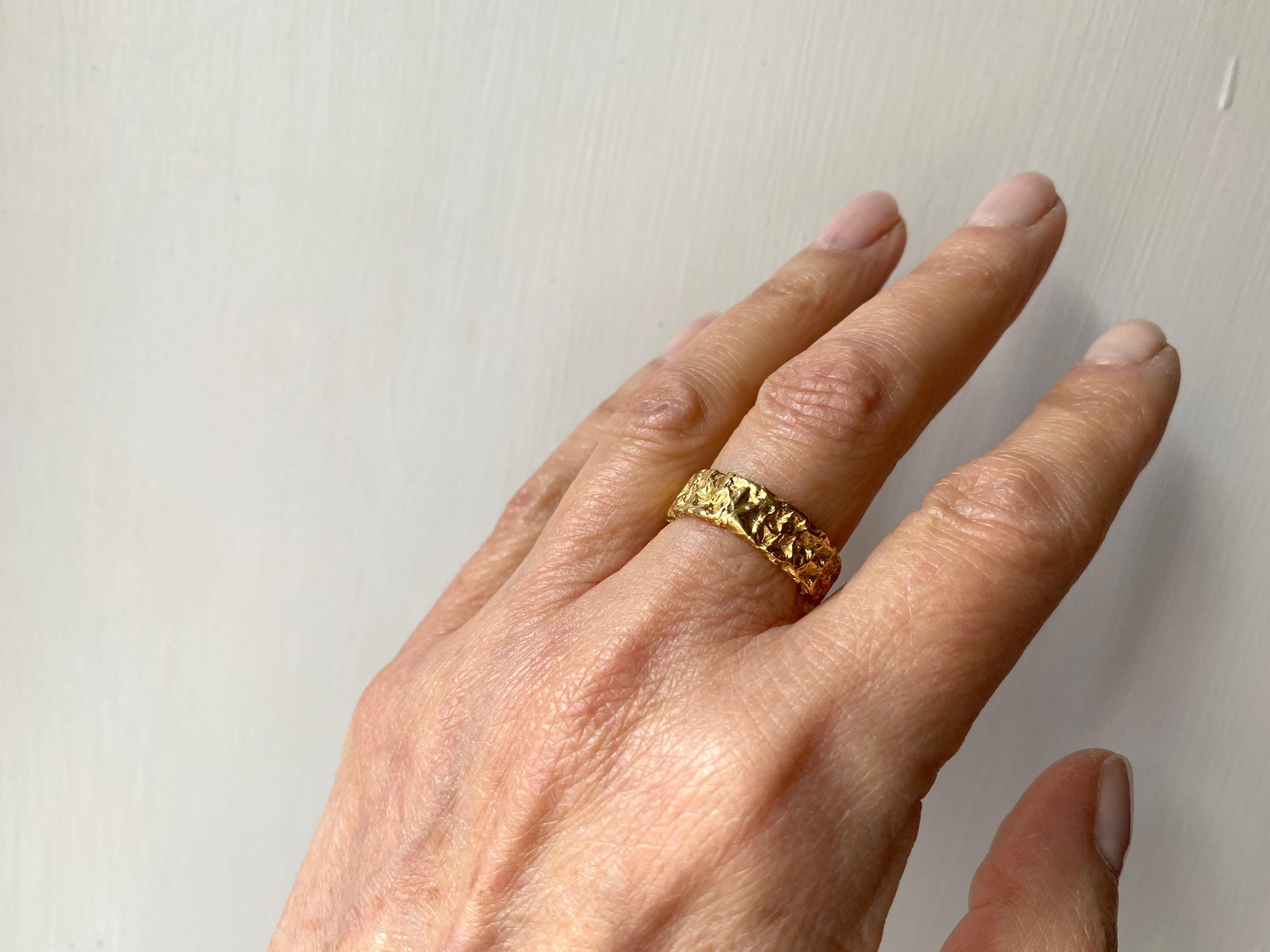 Bague de fiançailles unisexe personnalisée en or jaune 18 carats, fabriquée à la main en vente 2