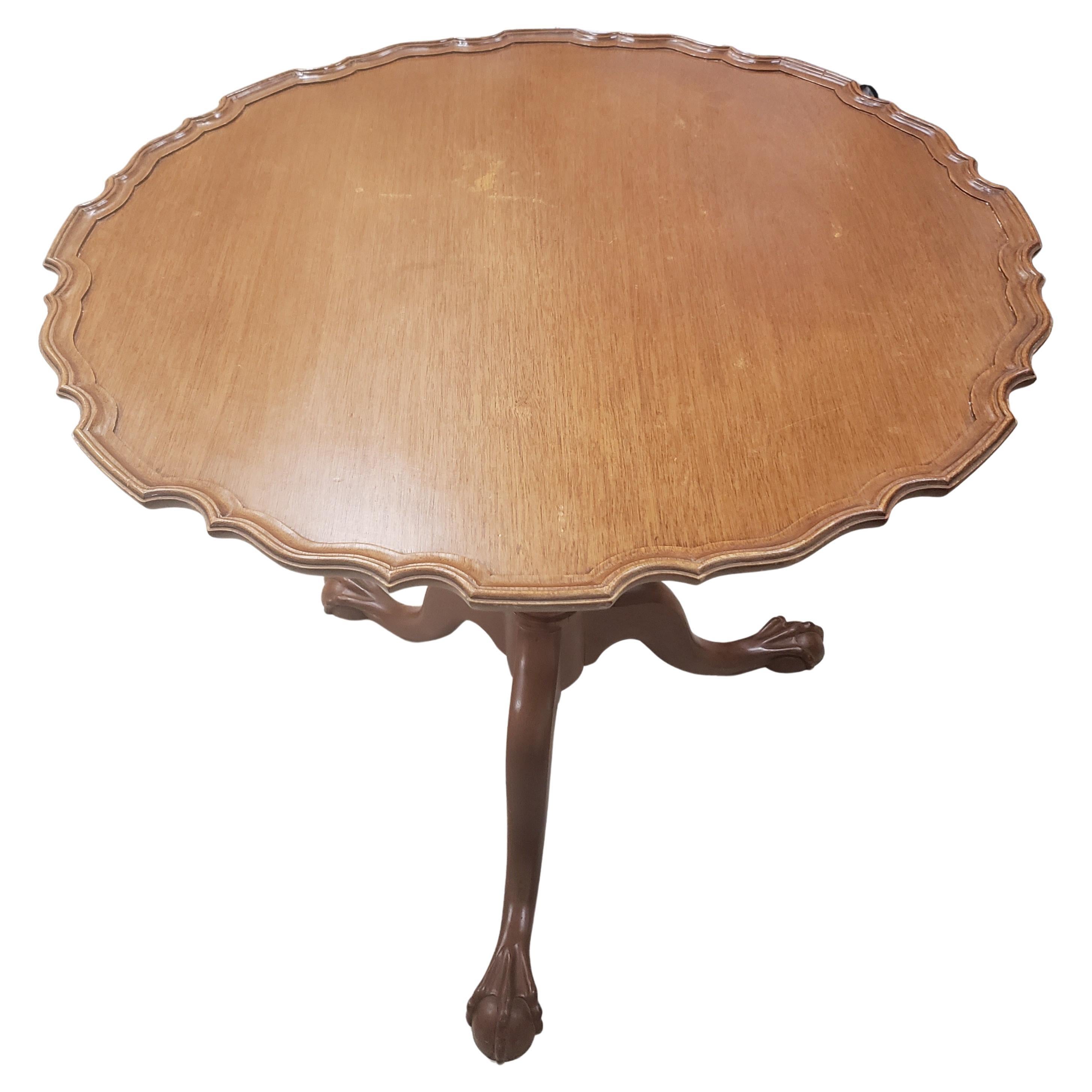 Hand-Carved Custom Made Philadelphia Fruitwood Pie Crust Tilt Top Table, Circa 1940s For Sale