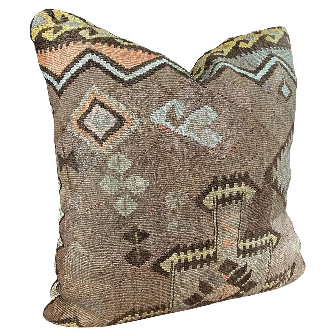 Cuscino su misura con tessuto kilim antico