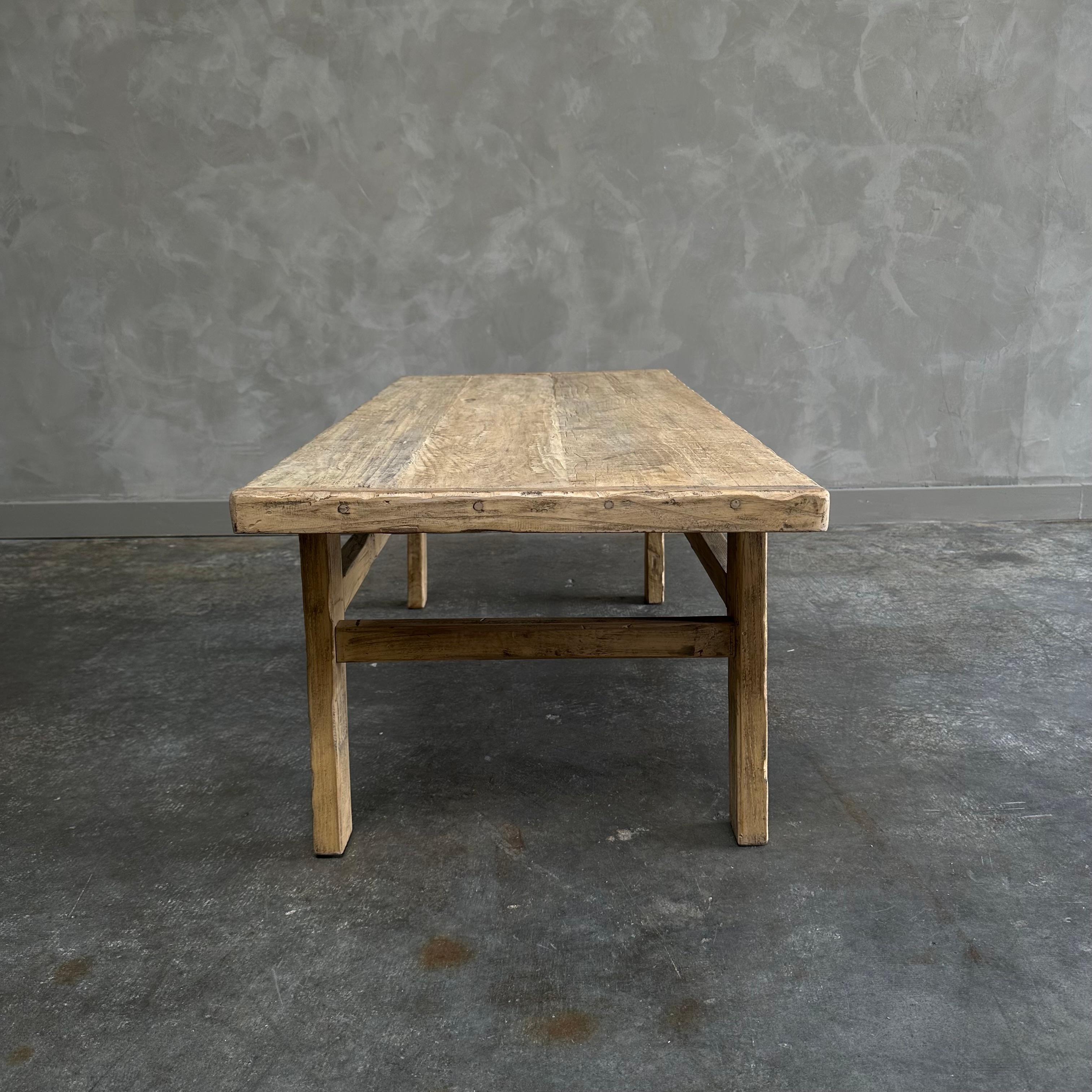 Table basse en bois d'orme récupéré faite sur mesure en vente 1