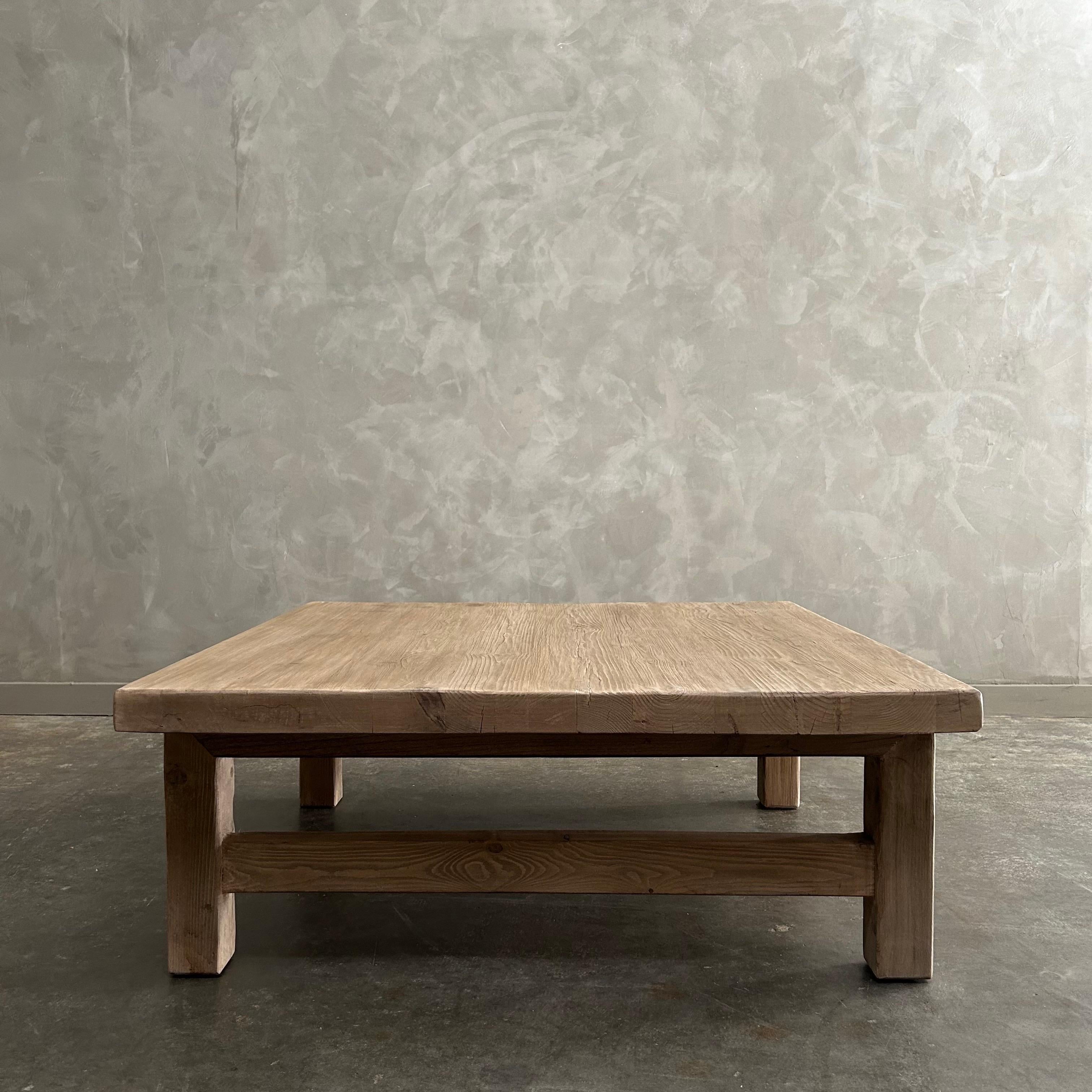 CUSTOM MADE Table basse carrée en bois d'orme récupéré, faite sur mesure en vente 1
