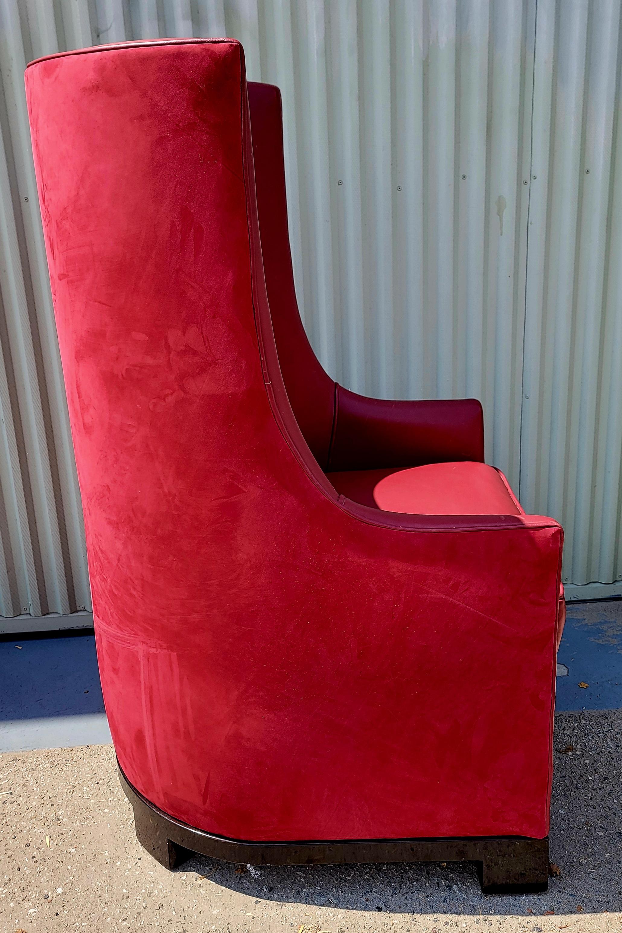 20Thc Chaise en cuir rouge du milieu du siècle, faite sur mesure, avec died  support en peau de vache rouge. Il s'agit d'une chaise en cuir fabriquée sur mesure.