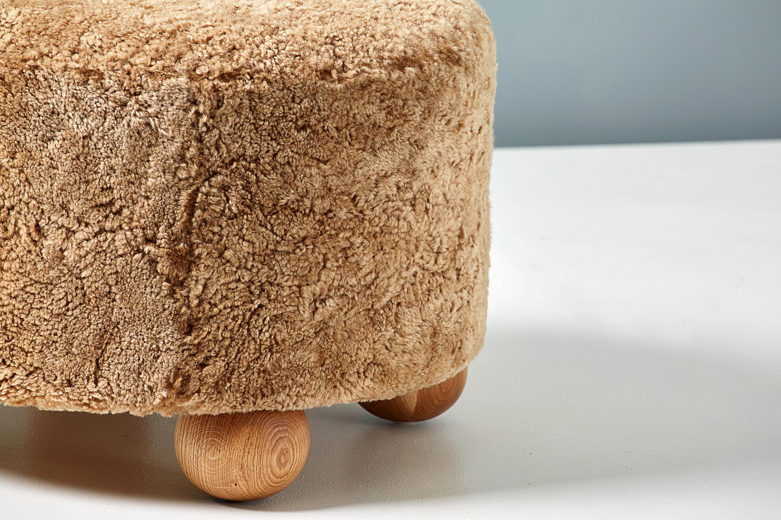 Custom Made Round Sheepskin Ottoman with Oak Ball Feet In New Condition For Sale In London, GB