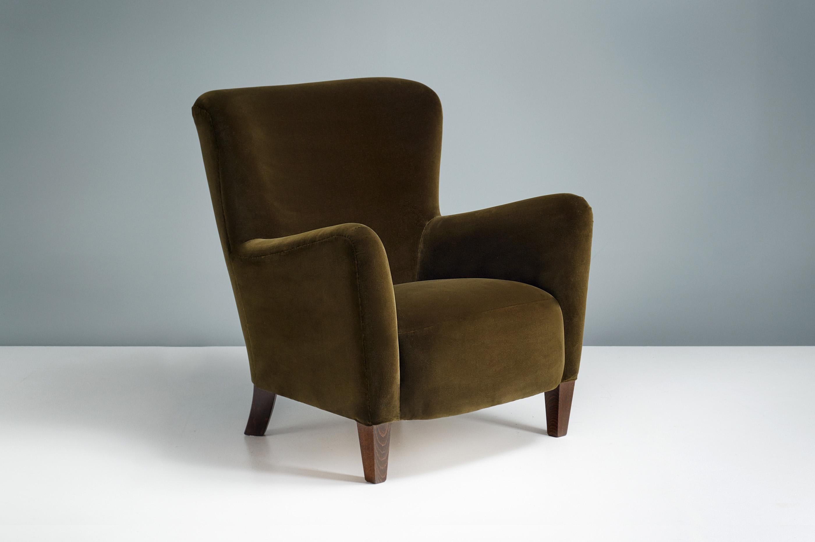 Contemporary Ryo Lounge Chair in Moss Green Velvet by Dagmar For Sale