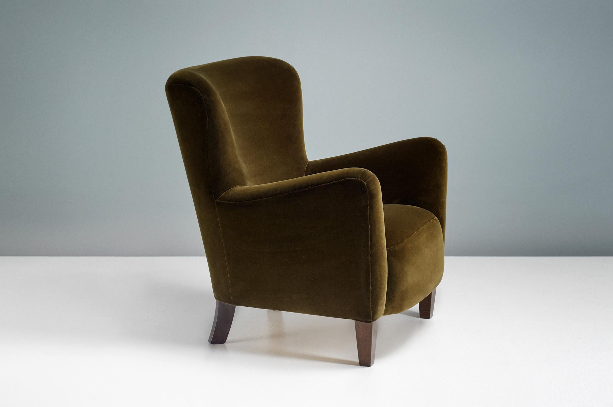 Scandinavian Modern Ryo Lounge Chairs in Moss Green Velvet by Dagmar For Sale