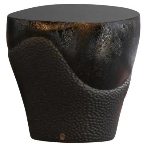 Table d'appoint sculpturale faite sur mesure en finition bronze