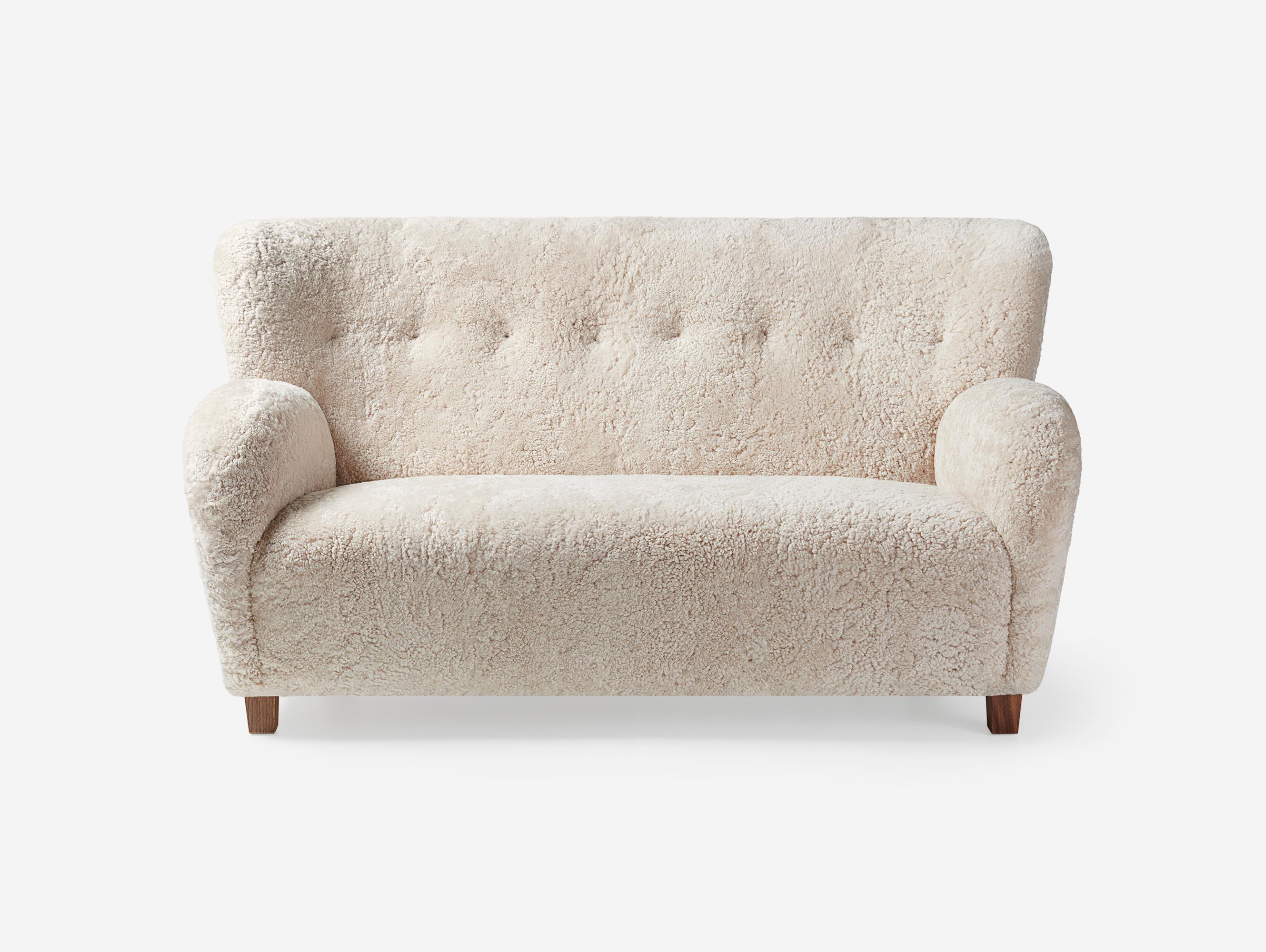 Maßgefertigtes Karu-Sofa aus Schafsleder von Dagmar (Skandinavische Moderne) im Angebot