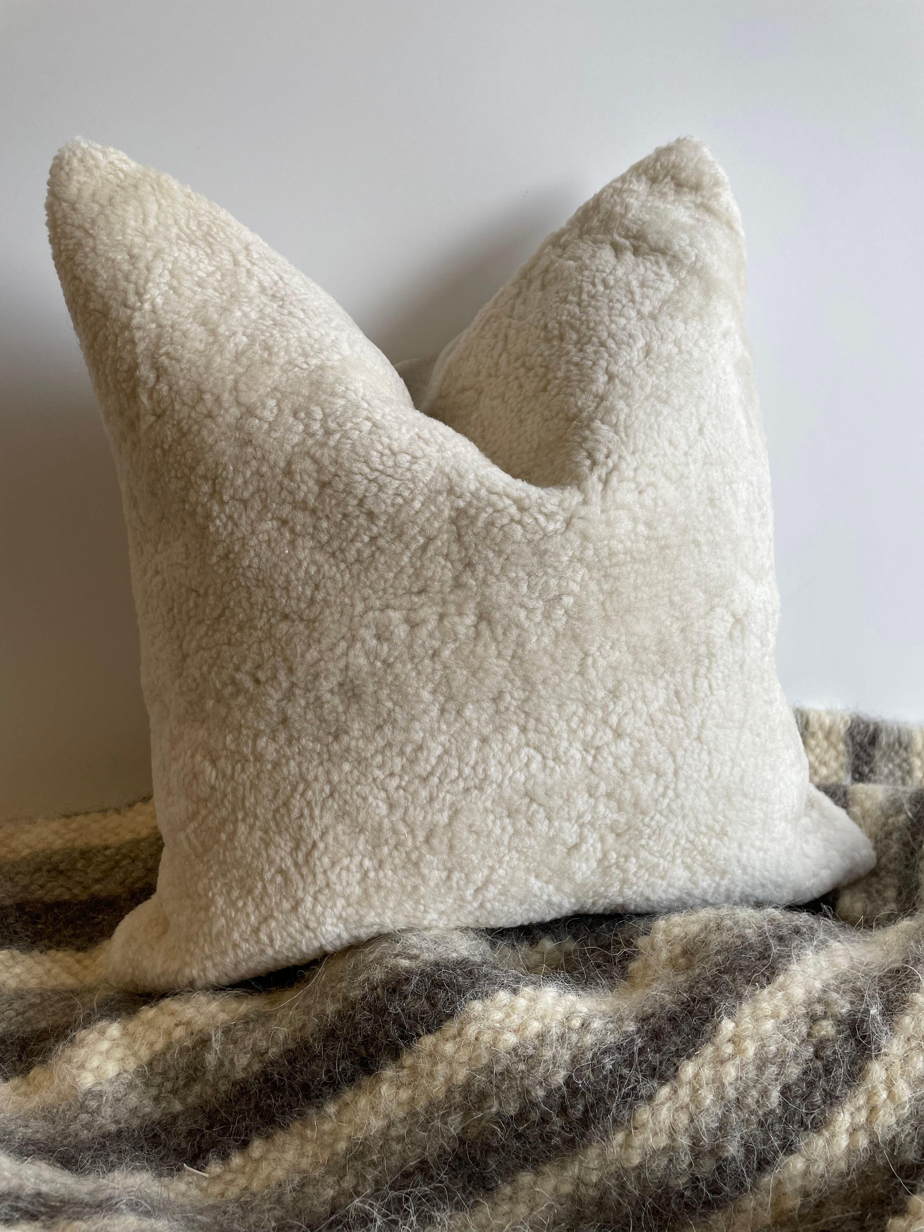 Luxurious Sheep Skin Wool Pillow
Face features a curly natural (light oatmeal) real sheep skin
Back is in oyster linen. Overlocked edges and brass zipper closure.
Size 19